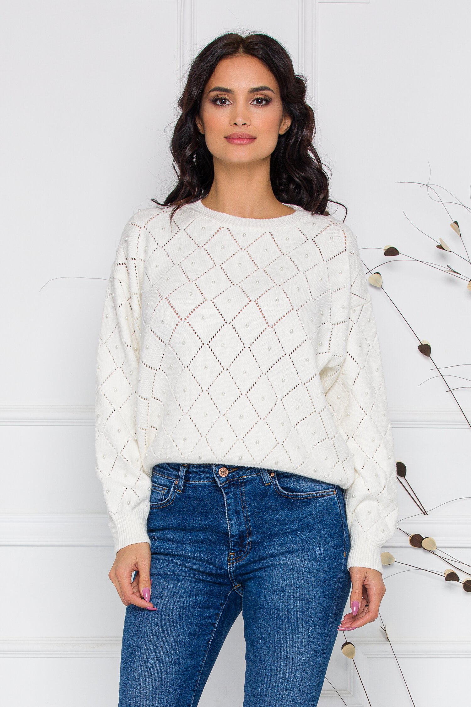 Bluza Alice alba cu perforatii si margele