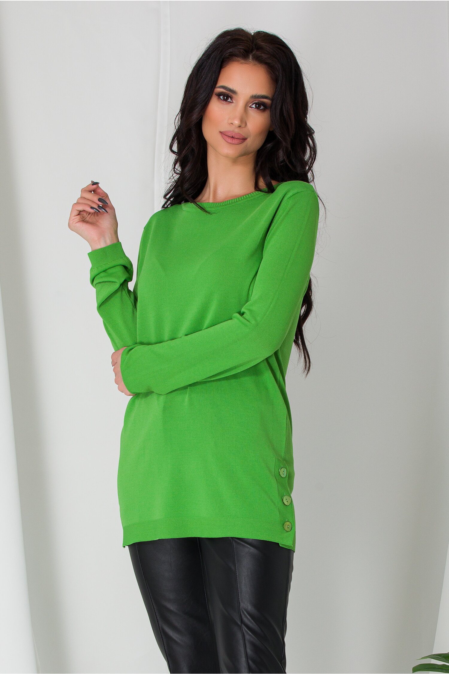 Bluza Cami verde lejera cu nasturi la baza pe lateral