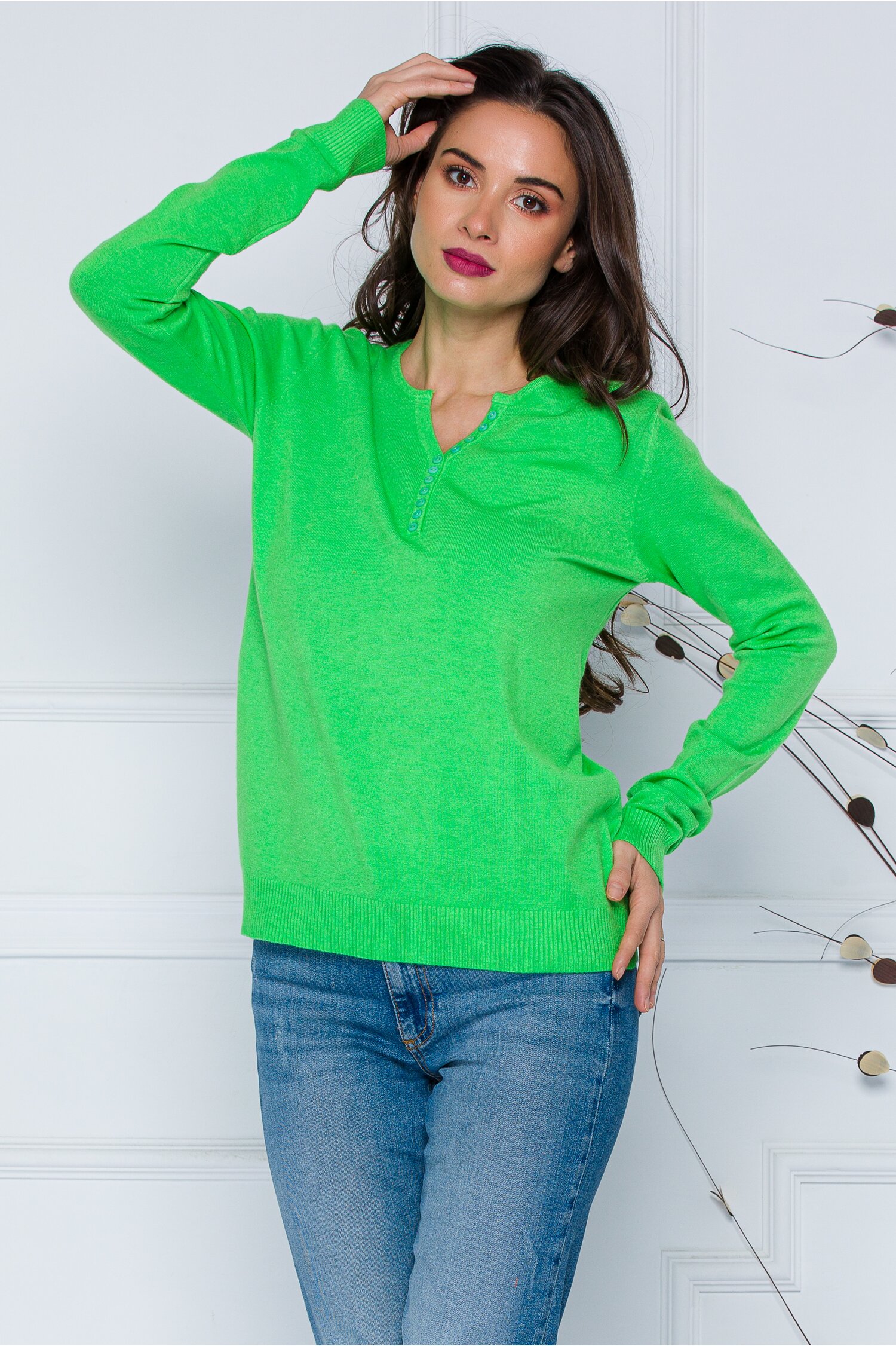 Bluza Dara verde cu nasturi discreti la decolteu