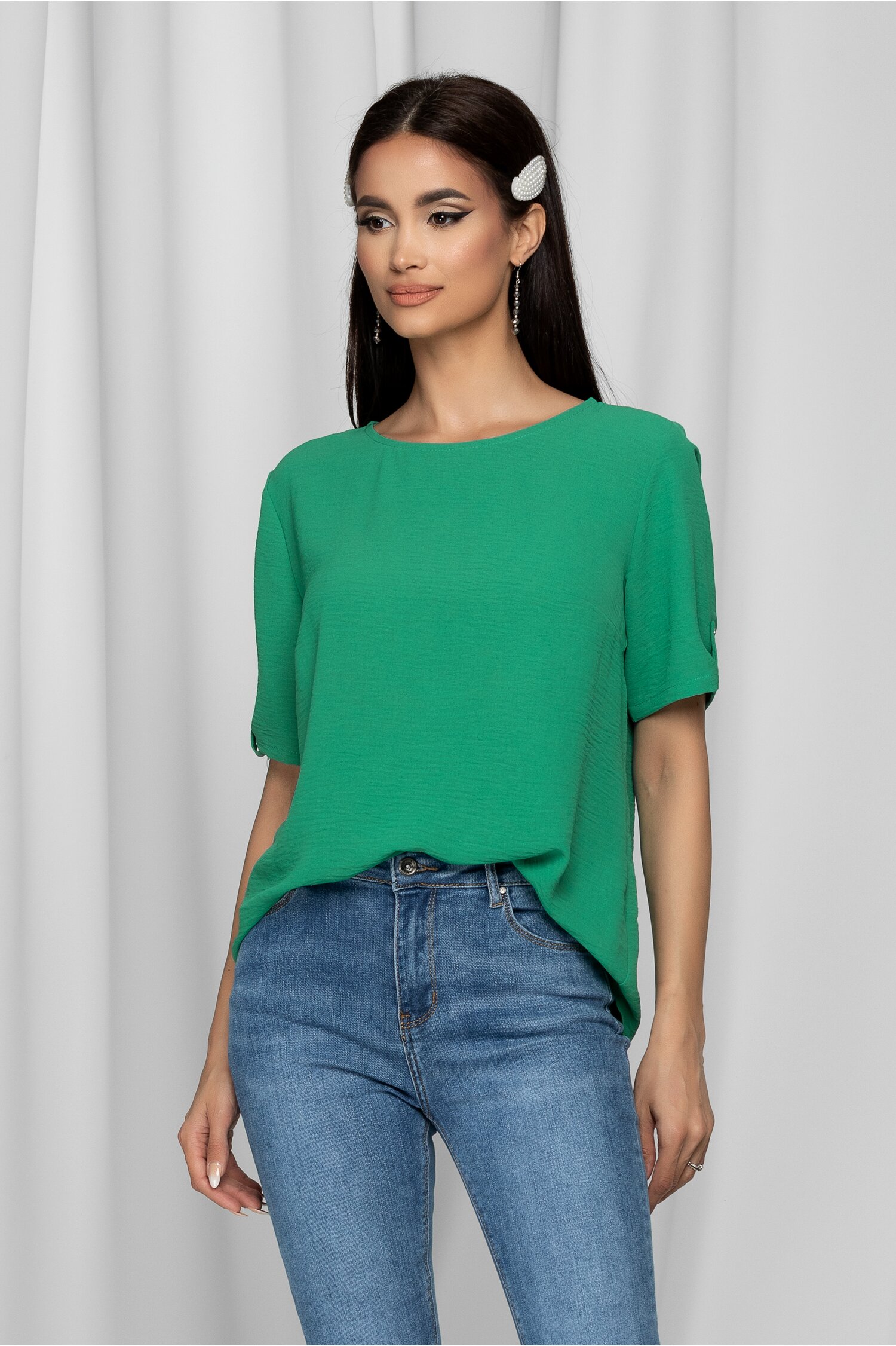 Bluza hilary verde cu decolteu rotund si nasturi la maneci
