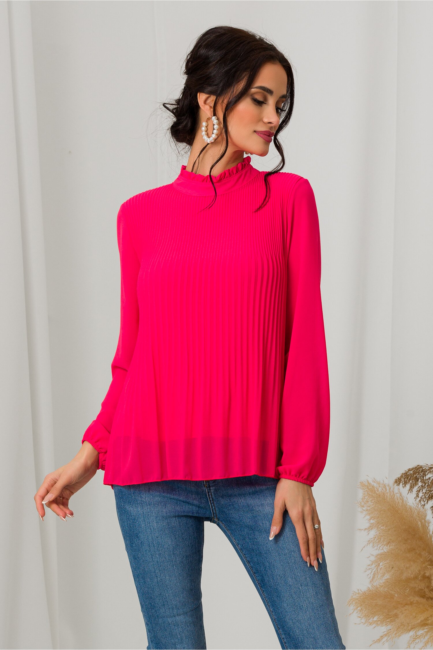 Bluza Kara fucsia cu volanas la guler