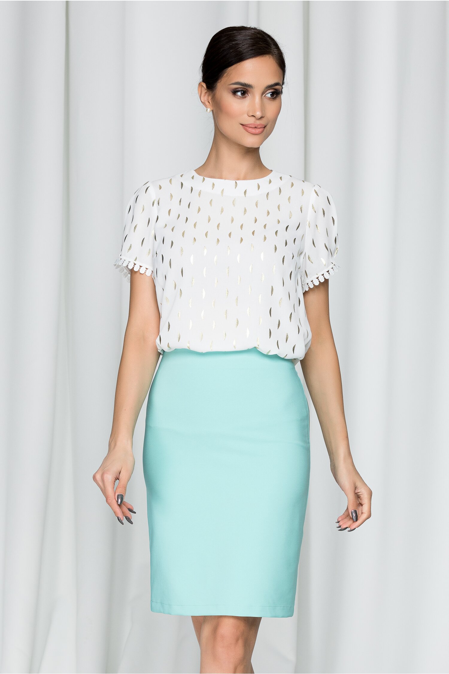 Bluza ladonna by dyfashion alba cu imprimeu auriu si guler rotund