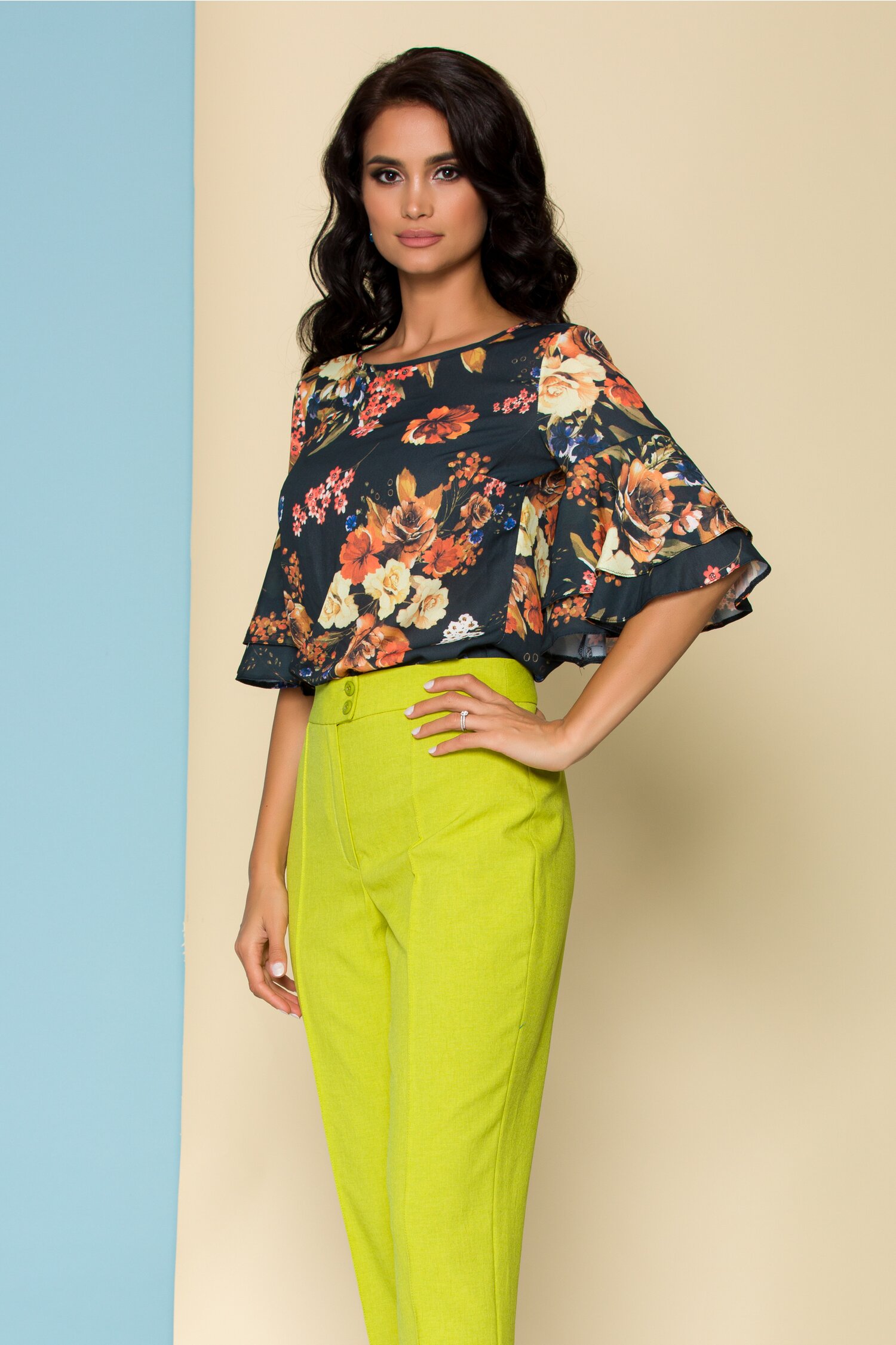 Bluza LaDonna neagra cu imprimeuri florale