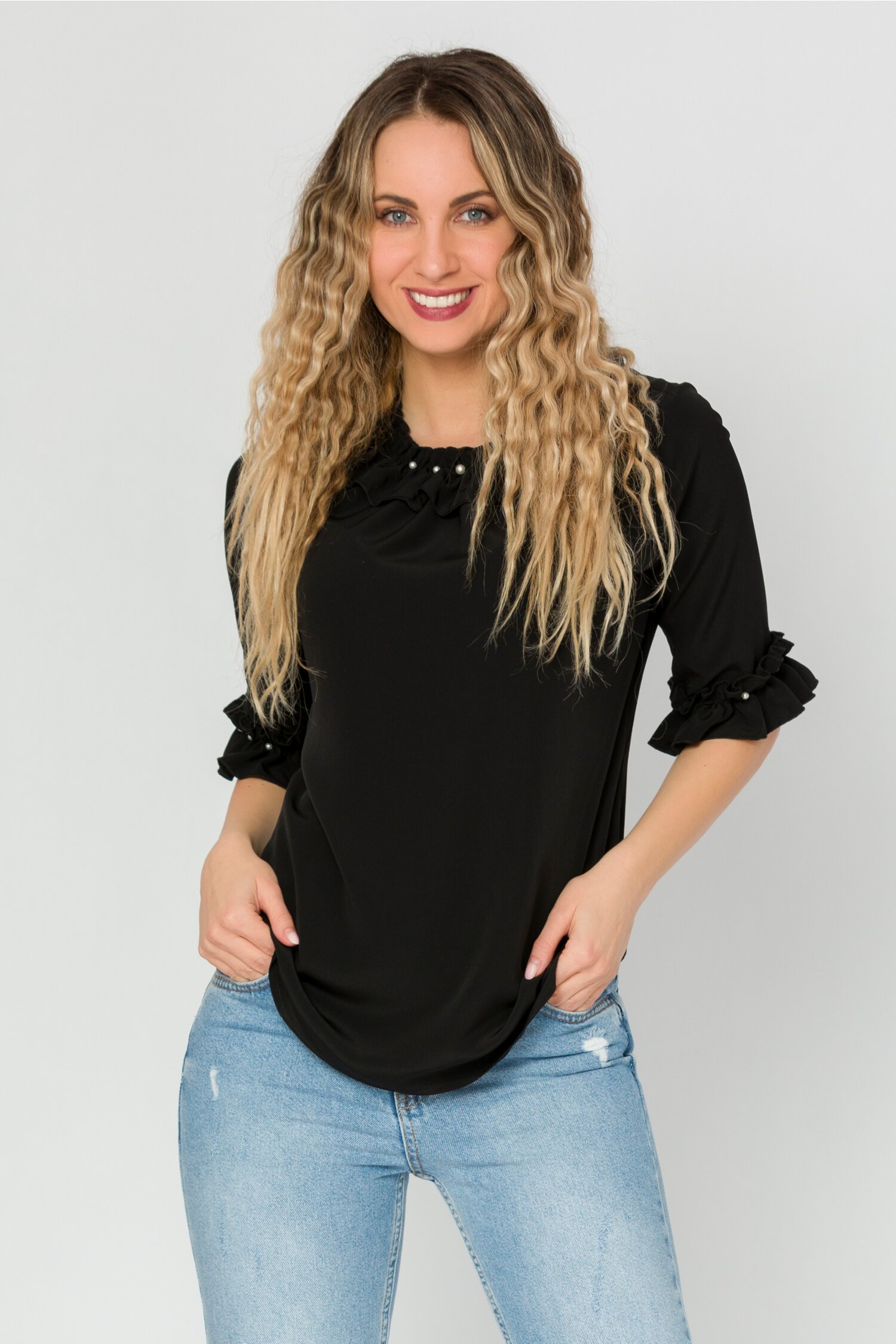 Bluza LaDonna neagra cu volanase si perlute
