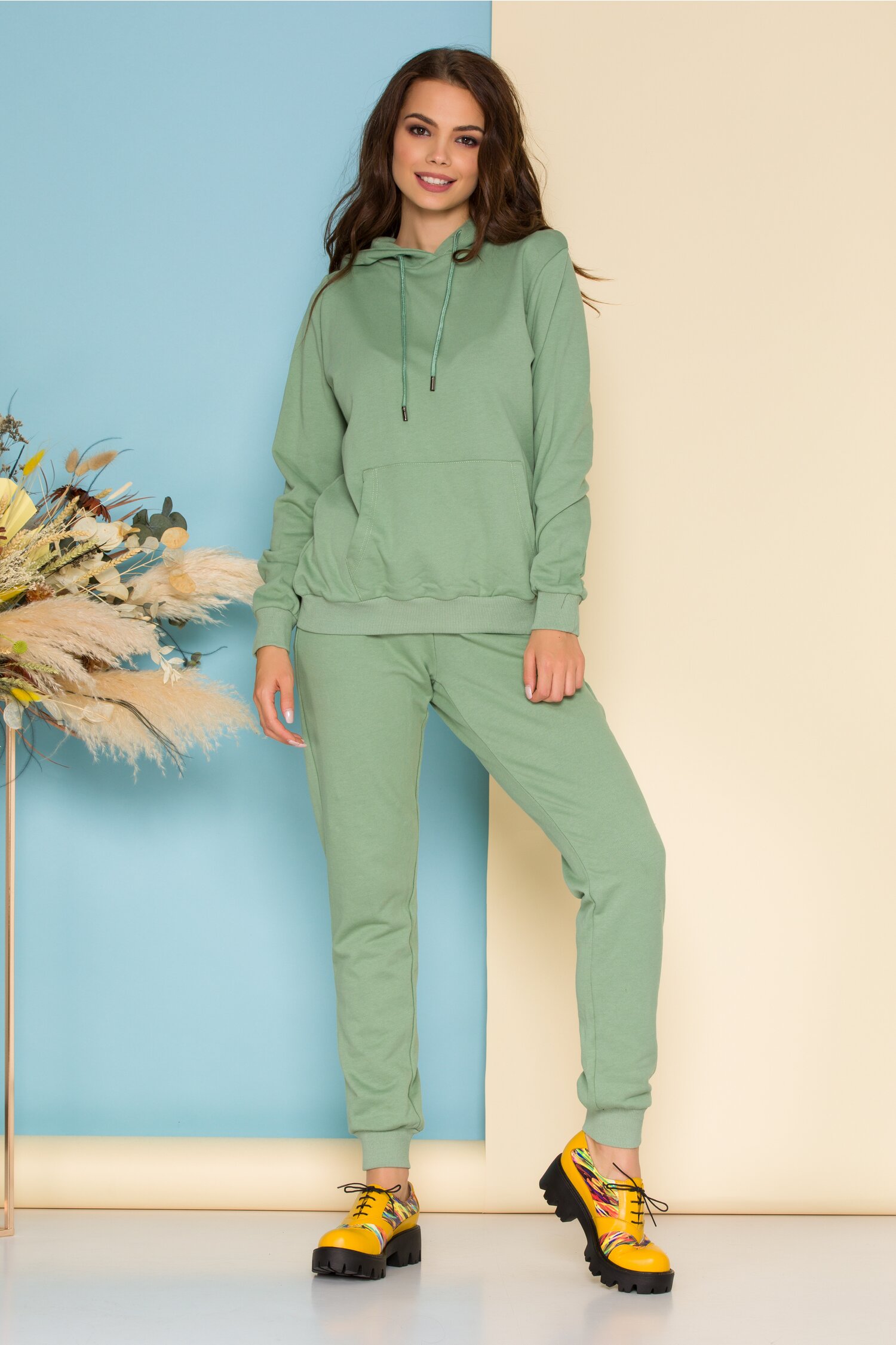 Compleu sport Angel verde mint cu aplicatii din paiete