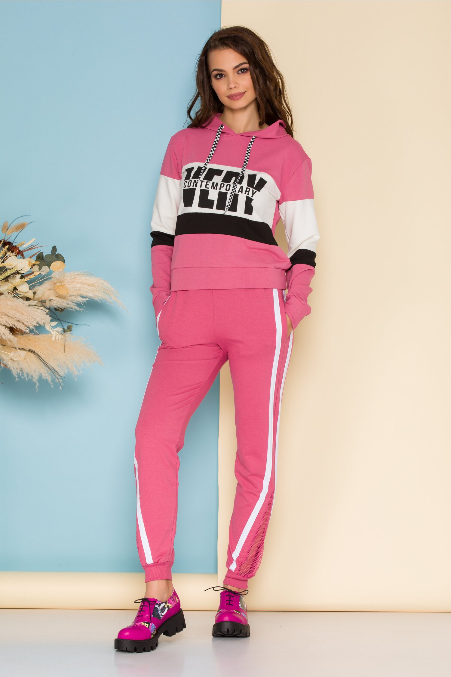 Compleu sport Contemporary roz cu alb