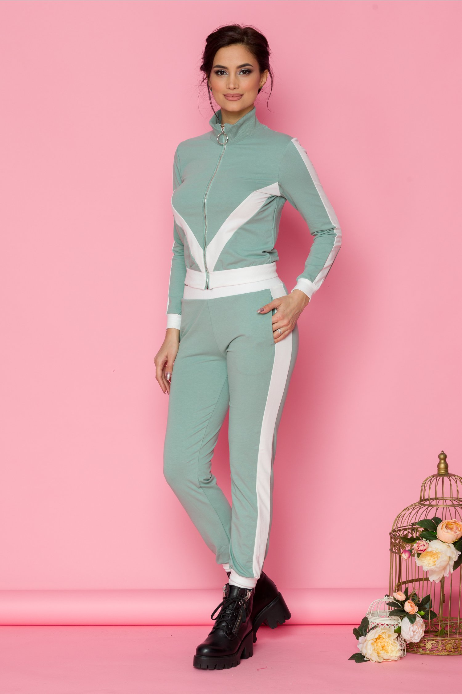 Costum sport dany verde cu benzi albe