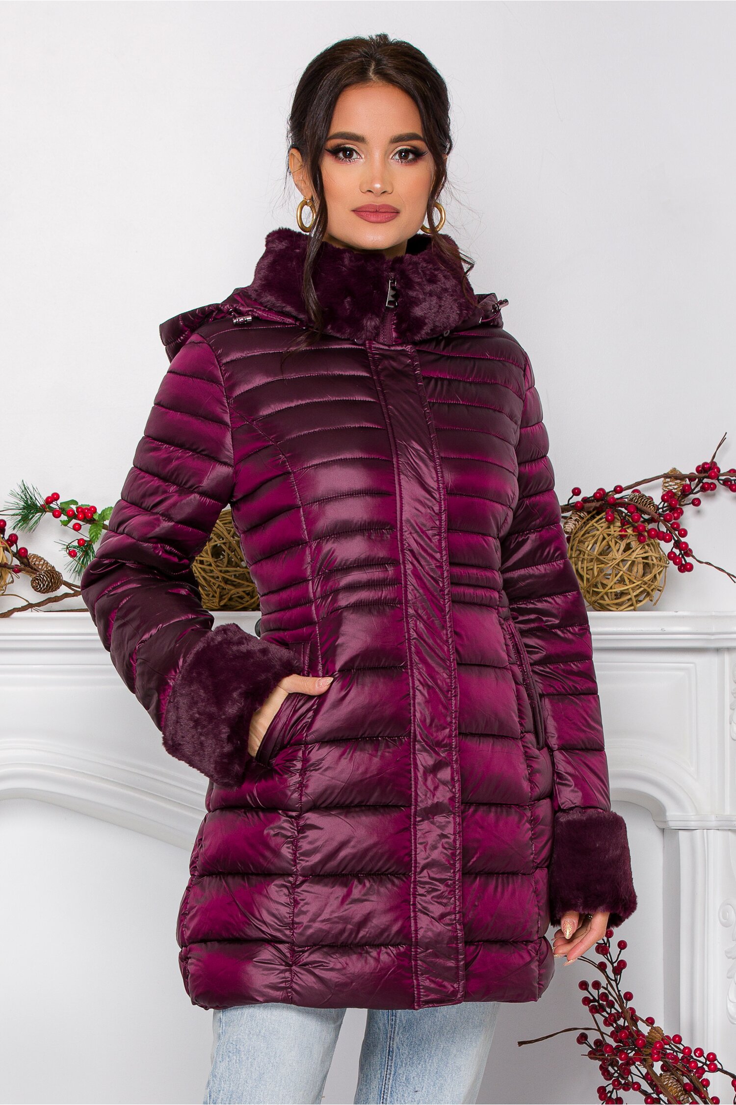 Geaca Kendra bordo cu blanita la guler si baza manecilor