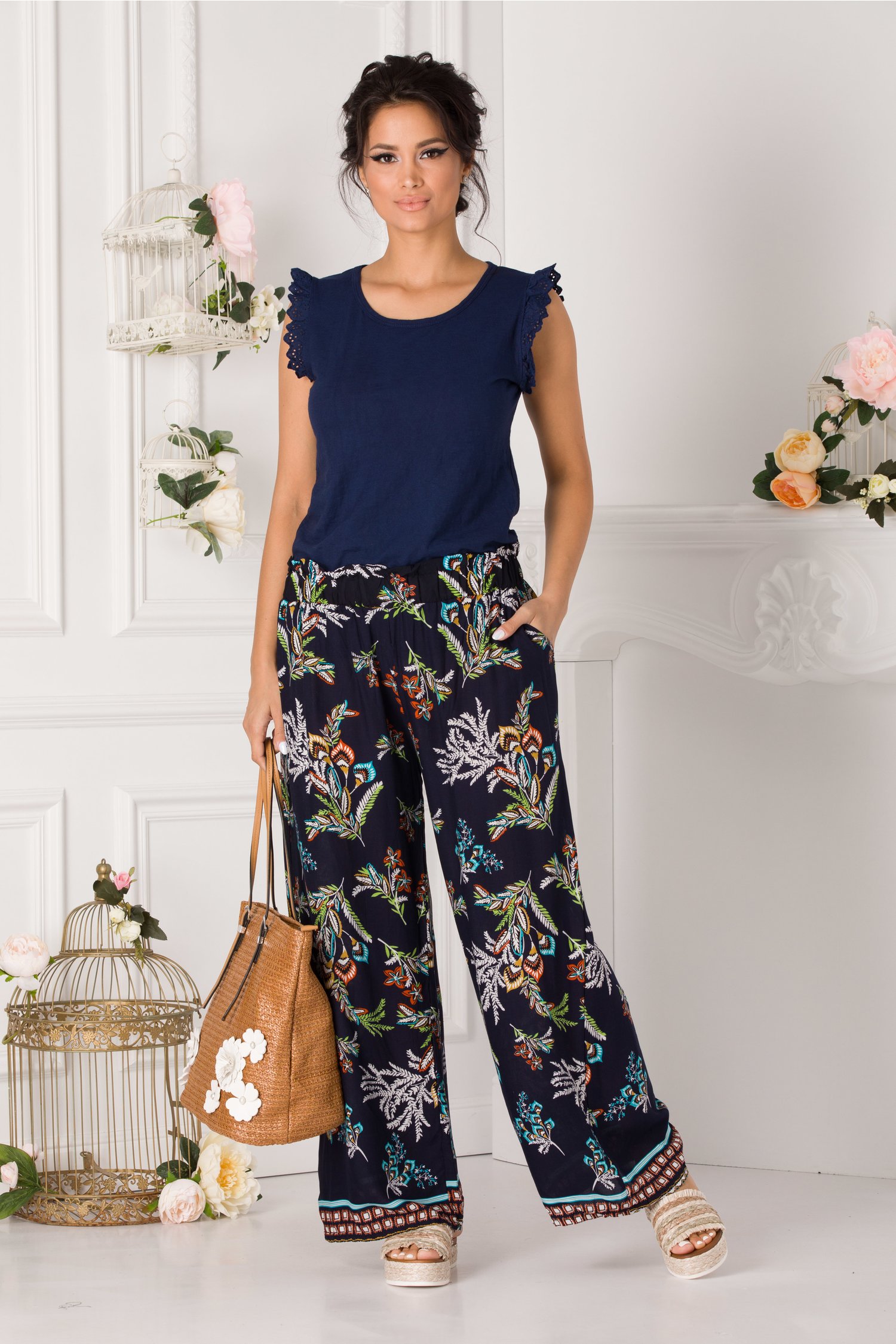 Pantaloni Debby bleumarin vaporosi cu imprimeu divers