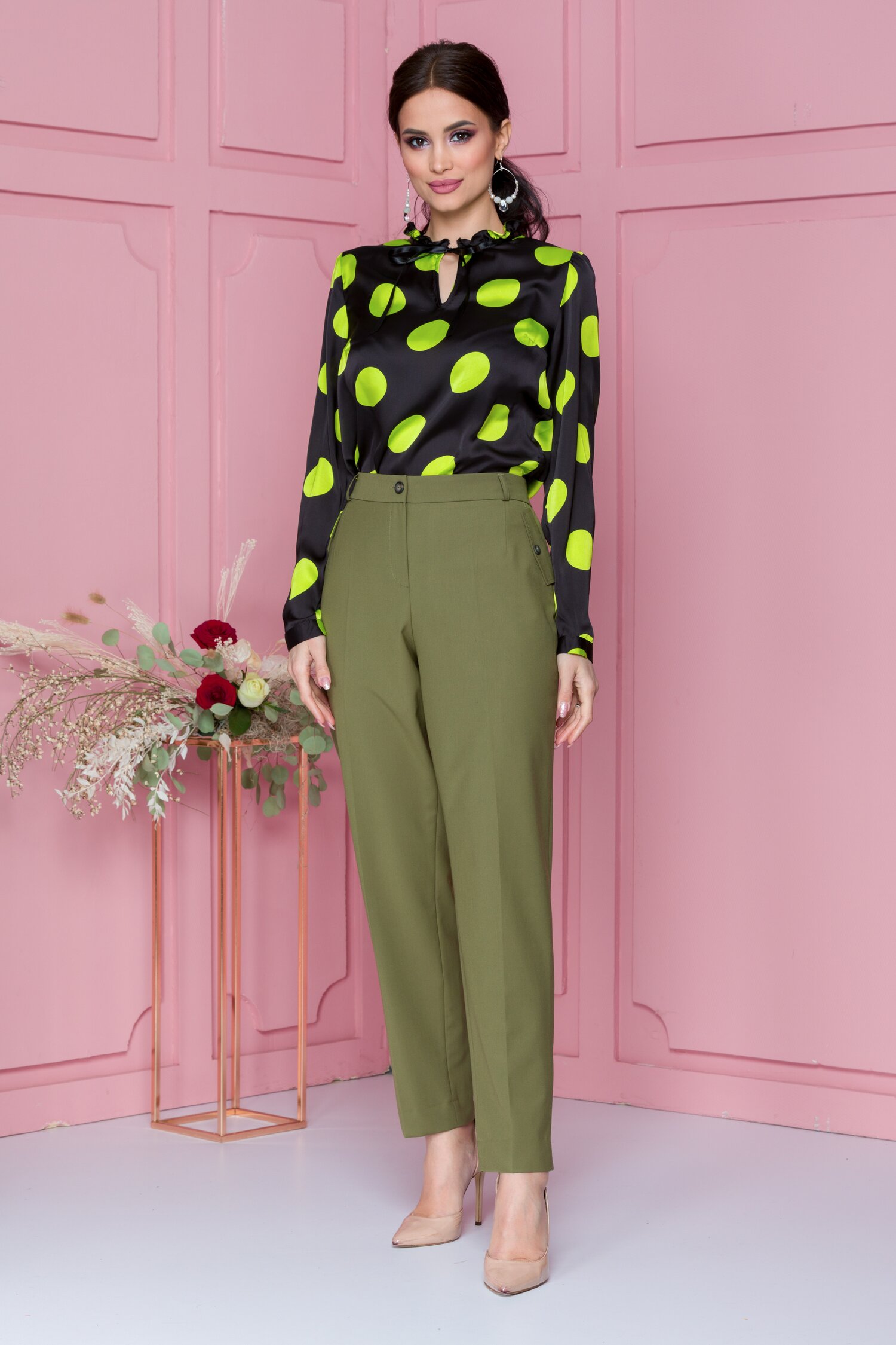 Pantaloni Deny kaki cu buzunare decorative