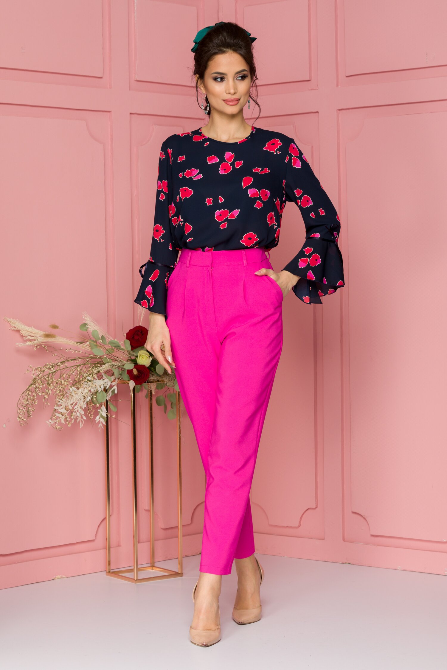 Pantaloni LaDonna fucsia cu pliuri in talie