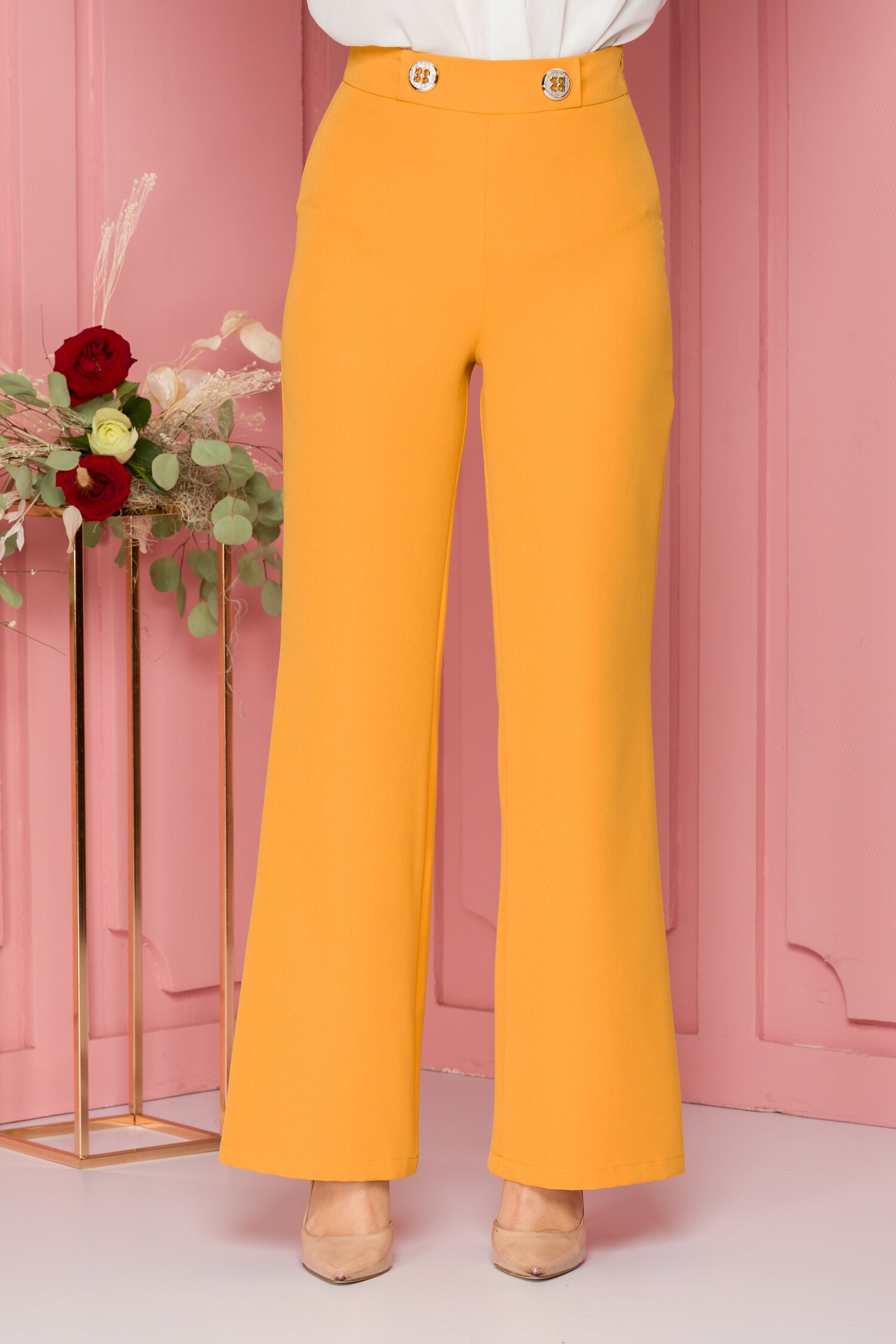 Pantaloni LaDonna galben mustar evazati cu nasturi decorativi