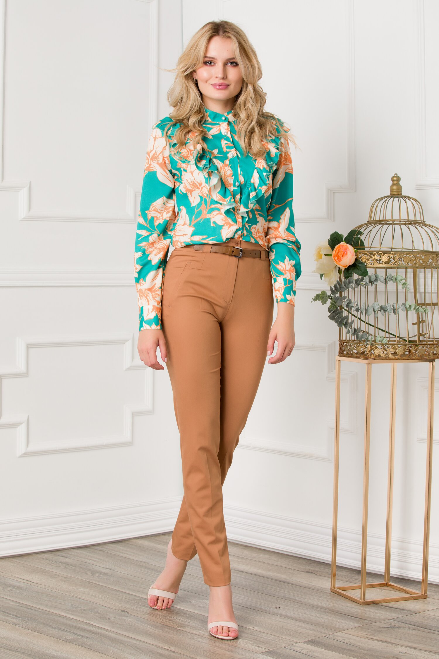 Pantaloni Luna maro cu dunga si curea in talie