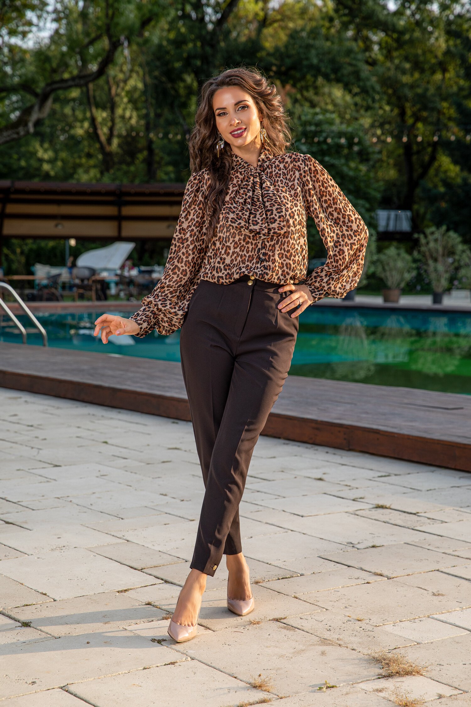 Pantaloni Moze negri cu nasture la baza