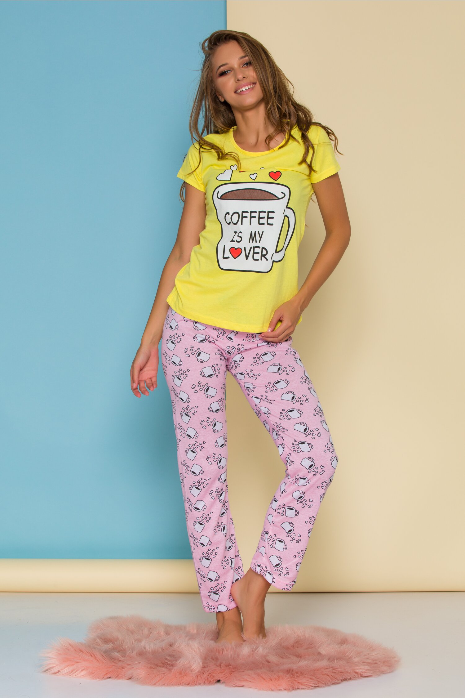 Pijama Coffee cu tricou galben si pantaloni roz