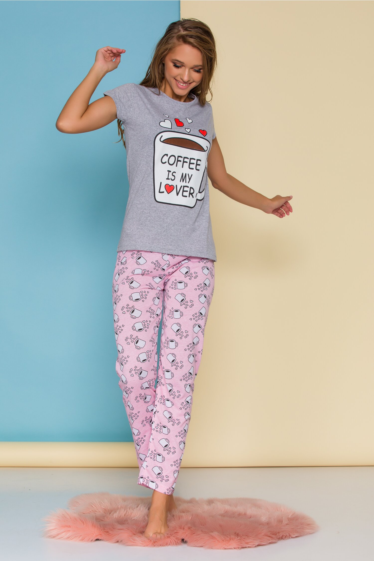 Pijama Coffee cu tricou gri si pantaloni roz