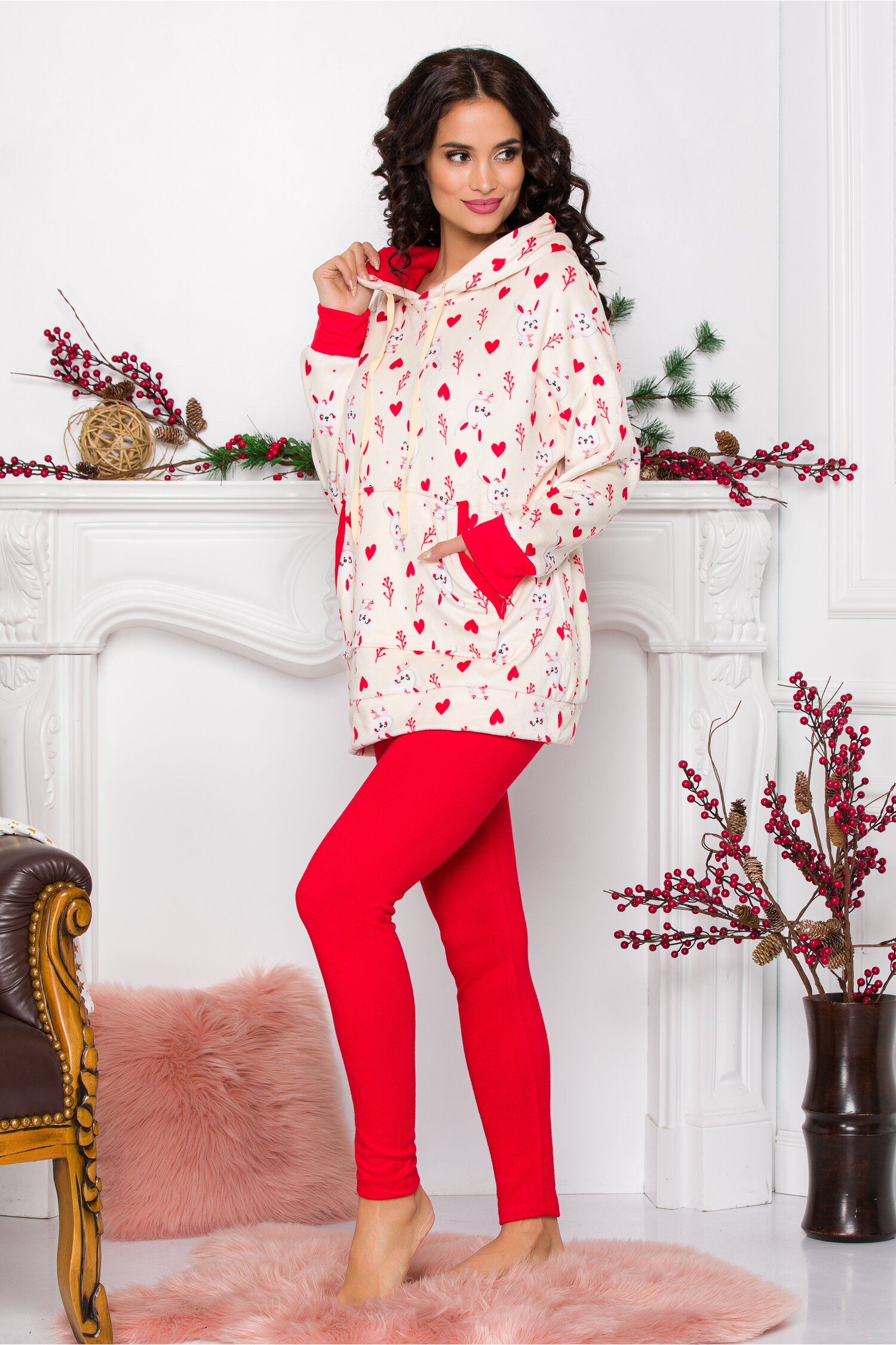 Pijama Love cu bluza ivory cu inimioare si pantaloni rosii