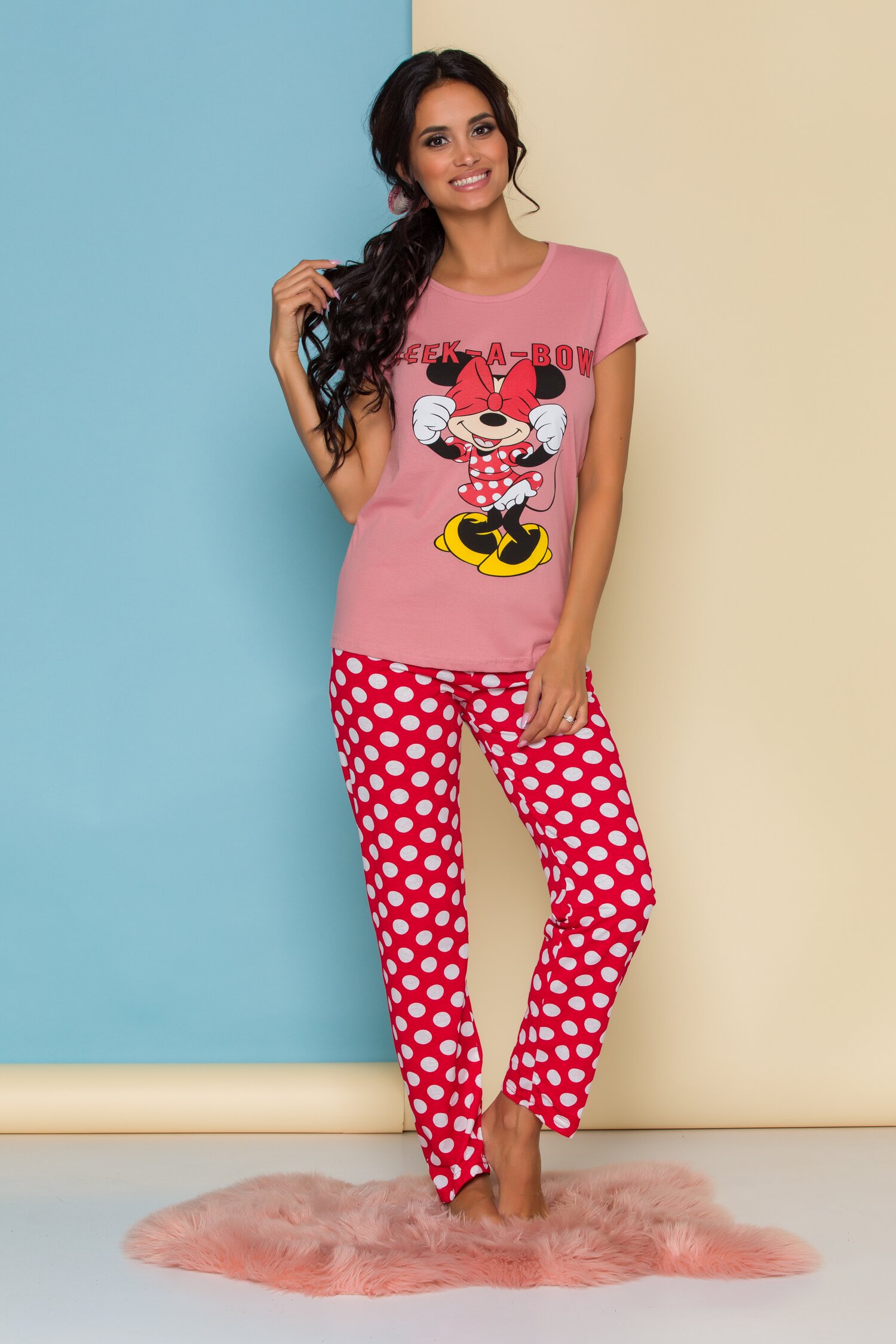 Pijama Peak-a-bow cu tricou roz Minnie Mouse si buline