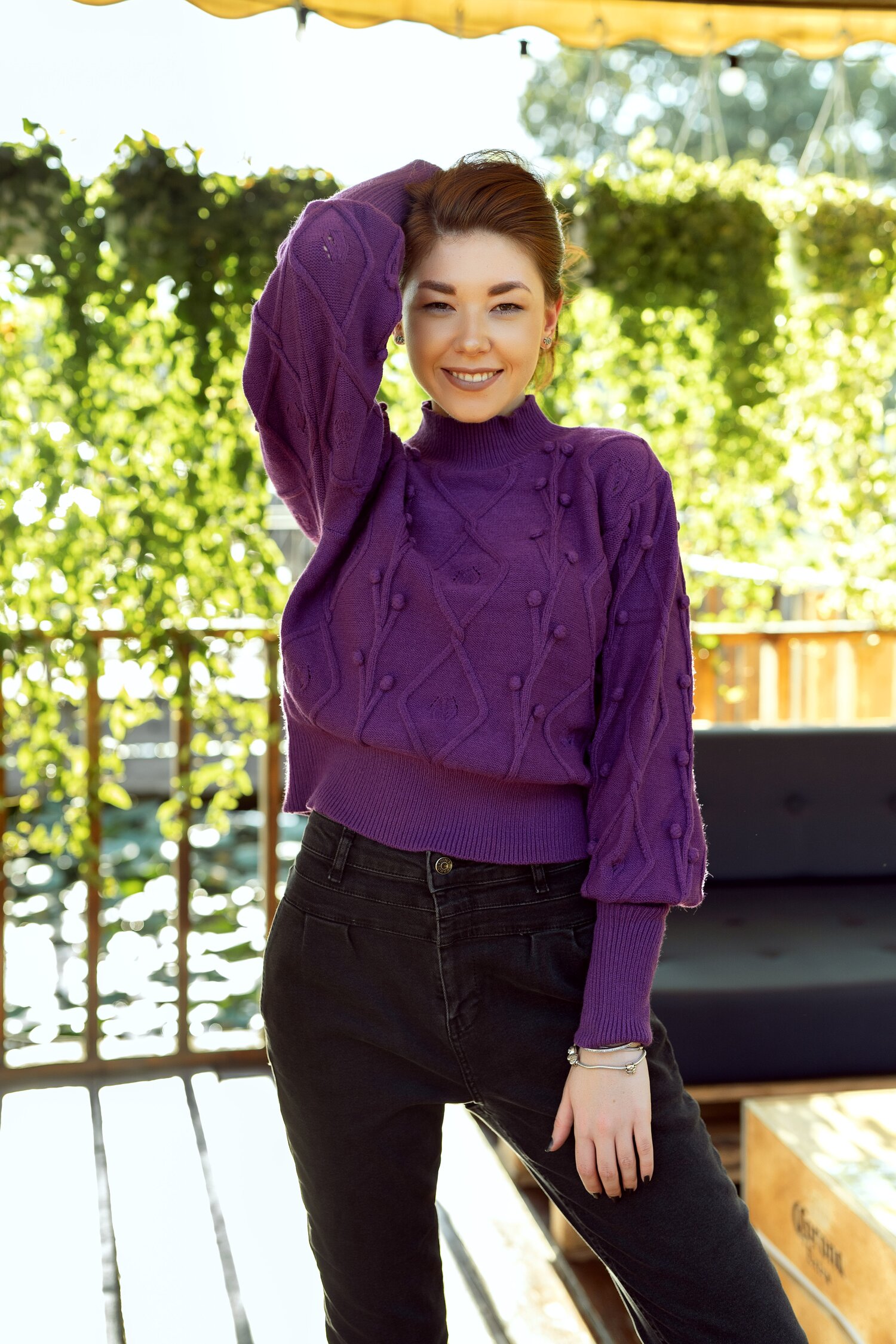 Pulover Gina mov cu design in carouri si aplicatii sferice