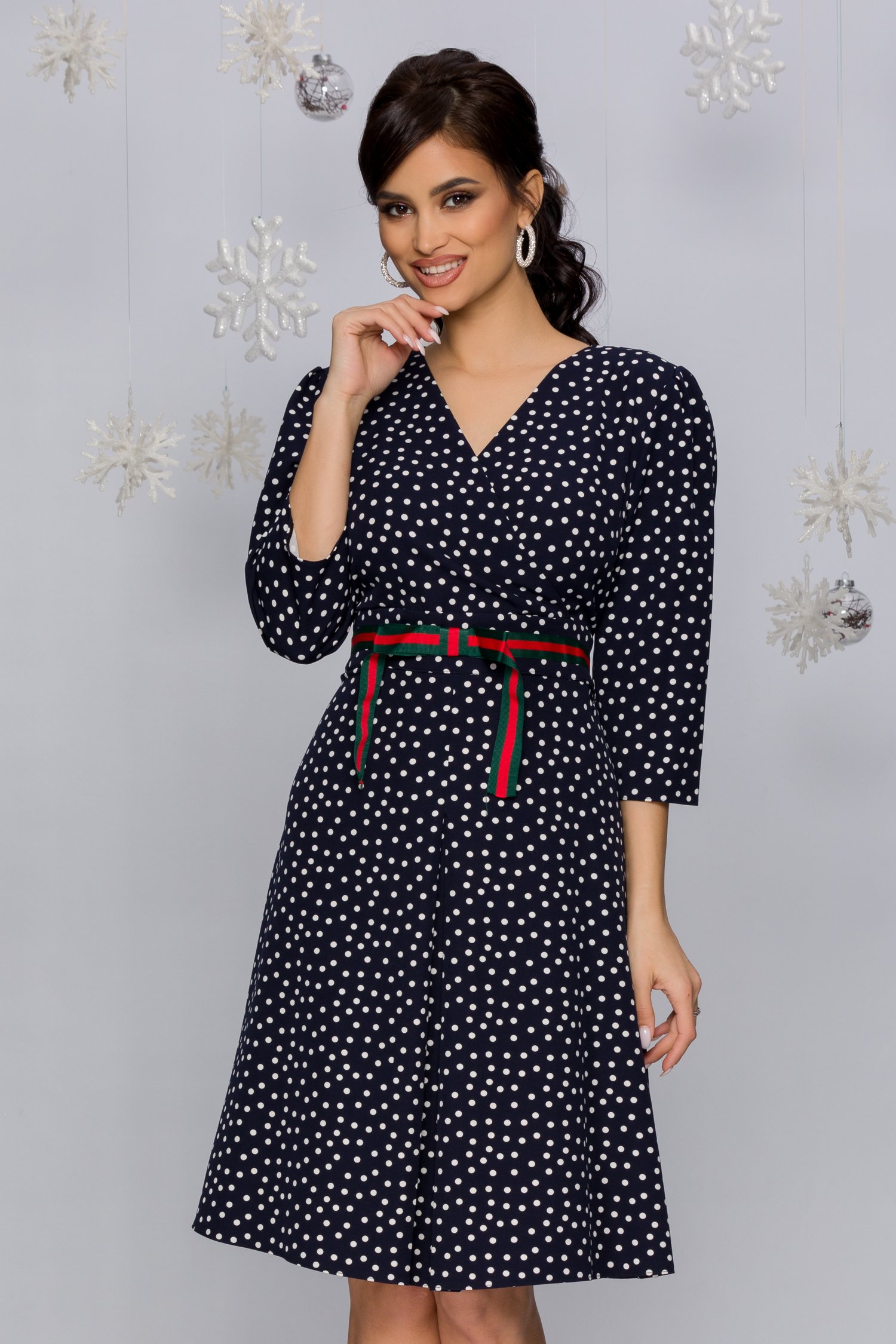 Rochie alana bleumarin cu buline albe si fundita in talie