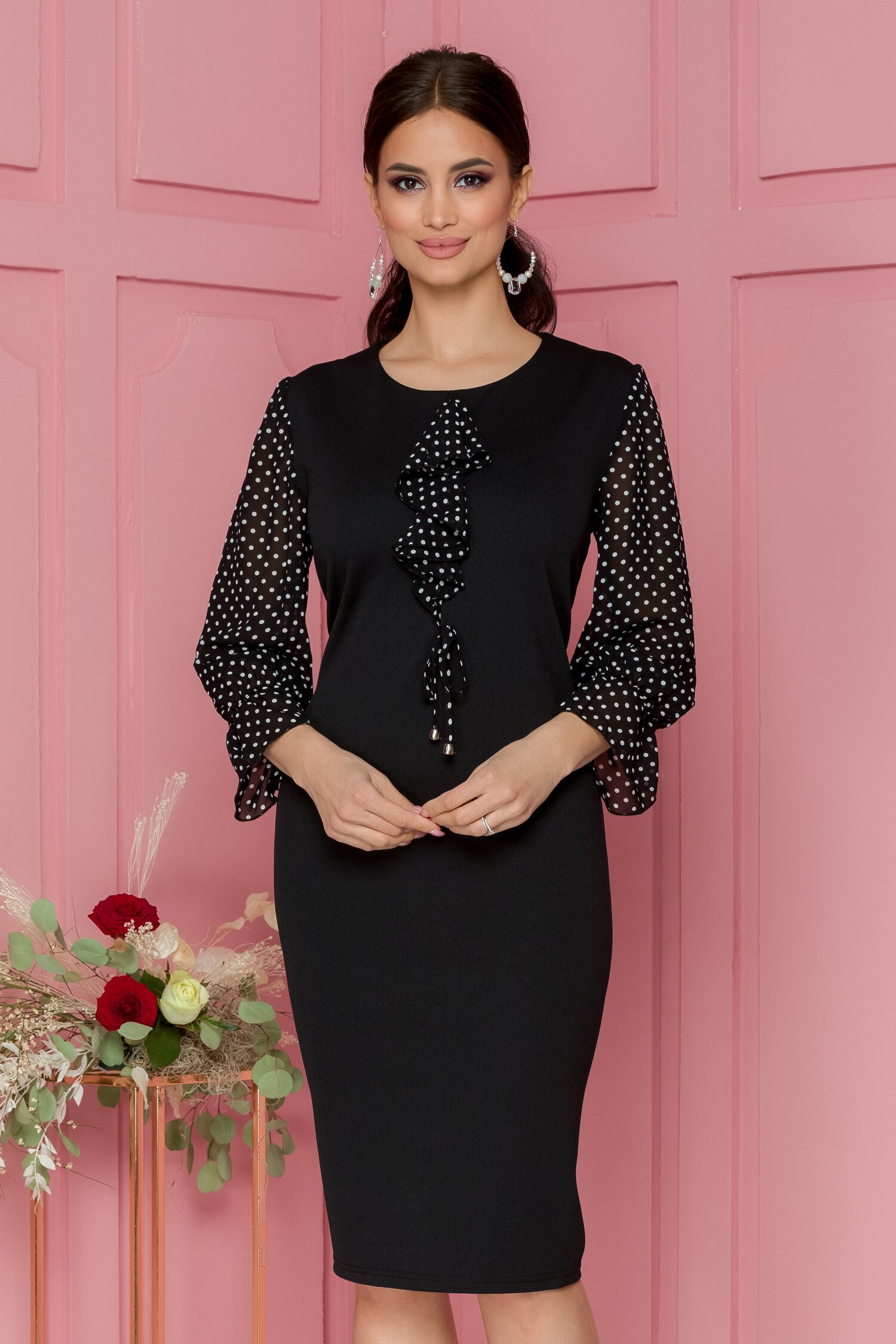 Rochie Alexis neagra cu buline si volane la bust si la maneci