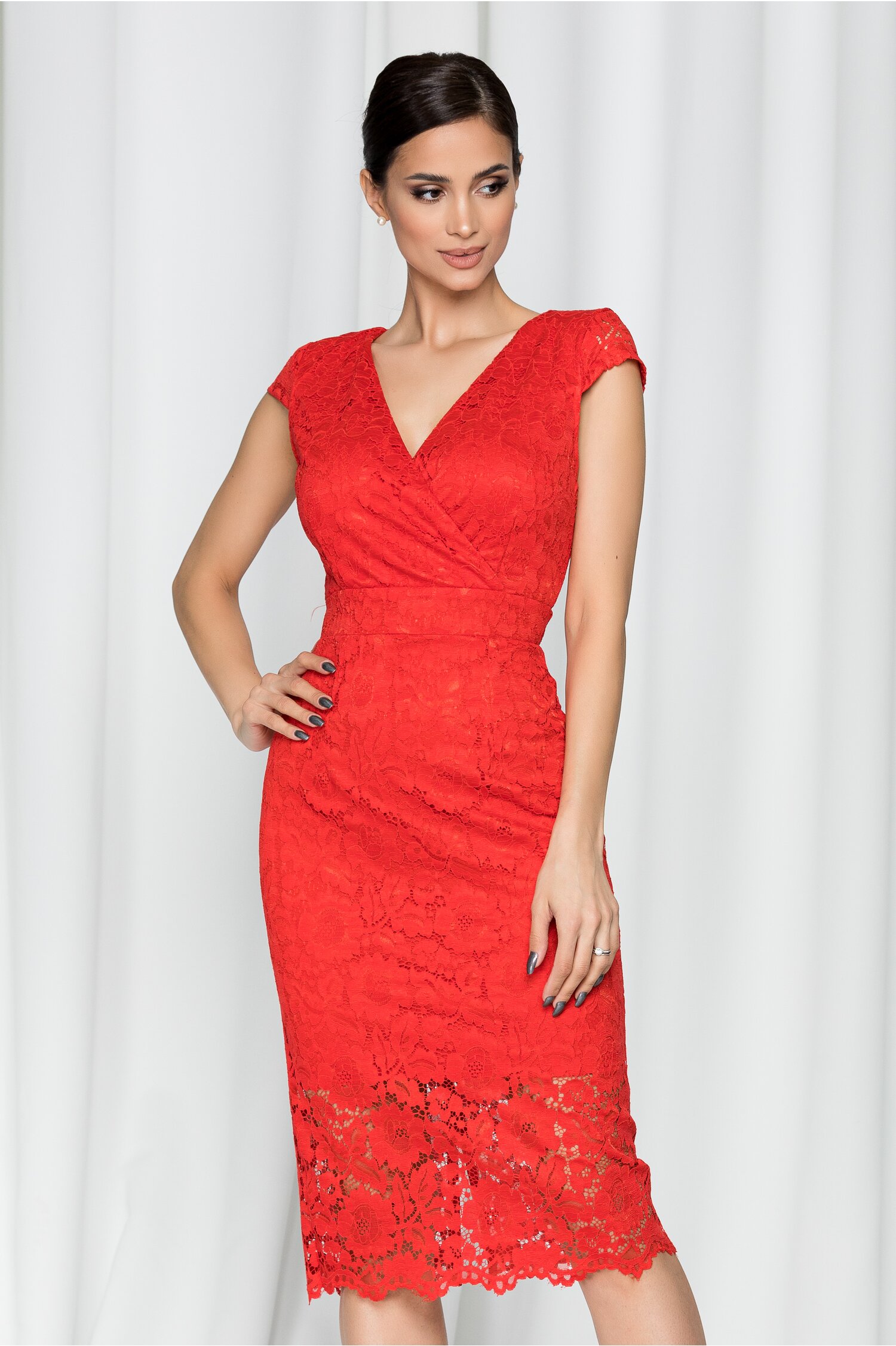 Rochie alice rosie din dantela cu decolteu petrecut in v