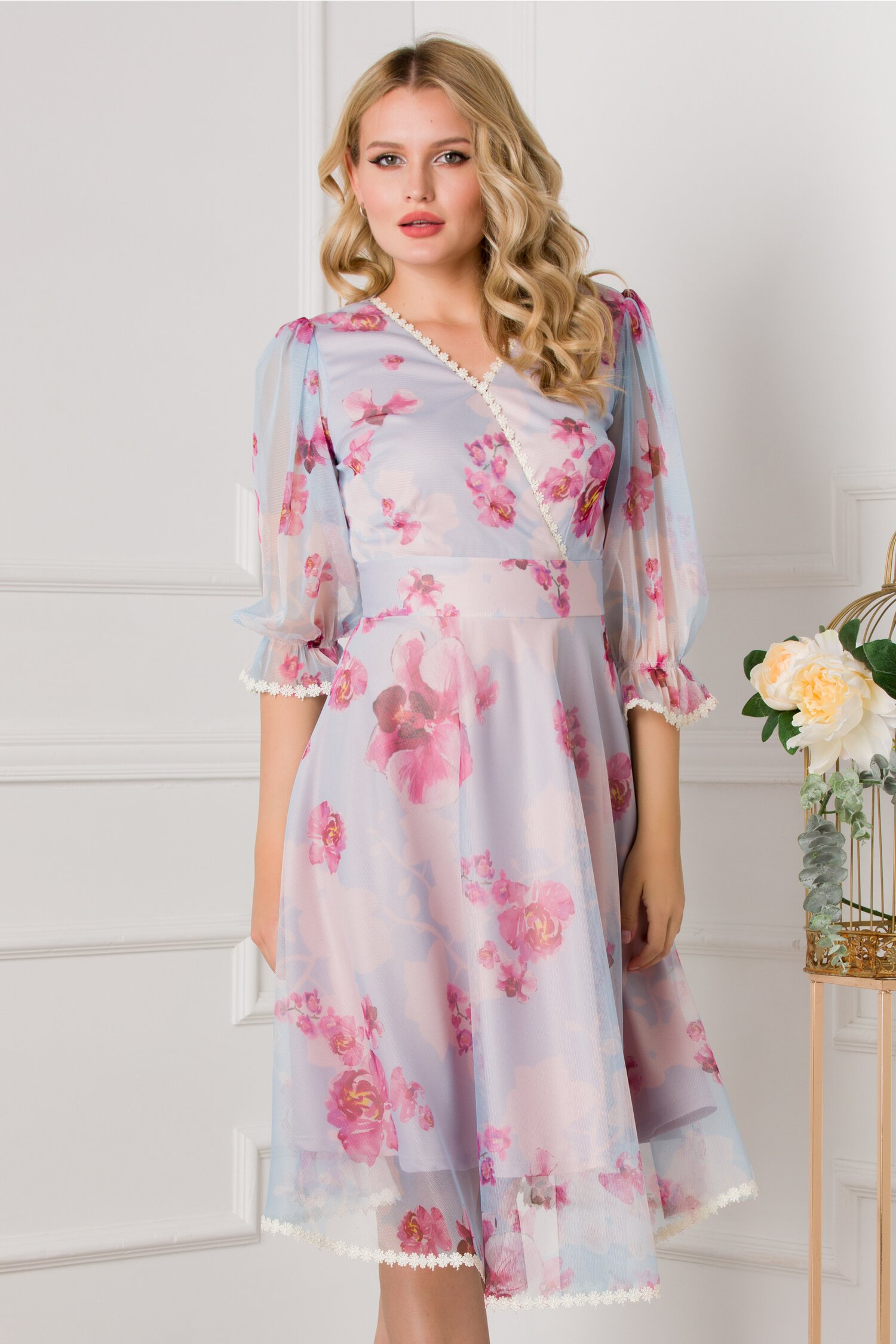 Rochie Anabela bleu cu imprimeuri florale roz