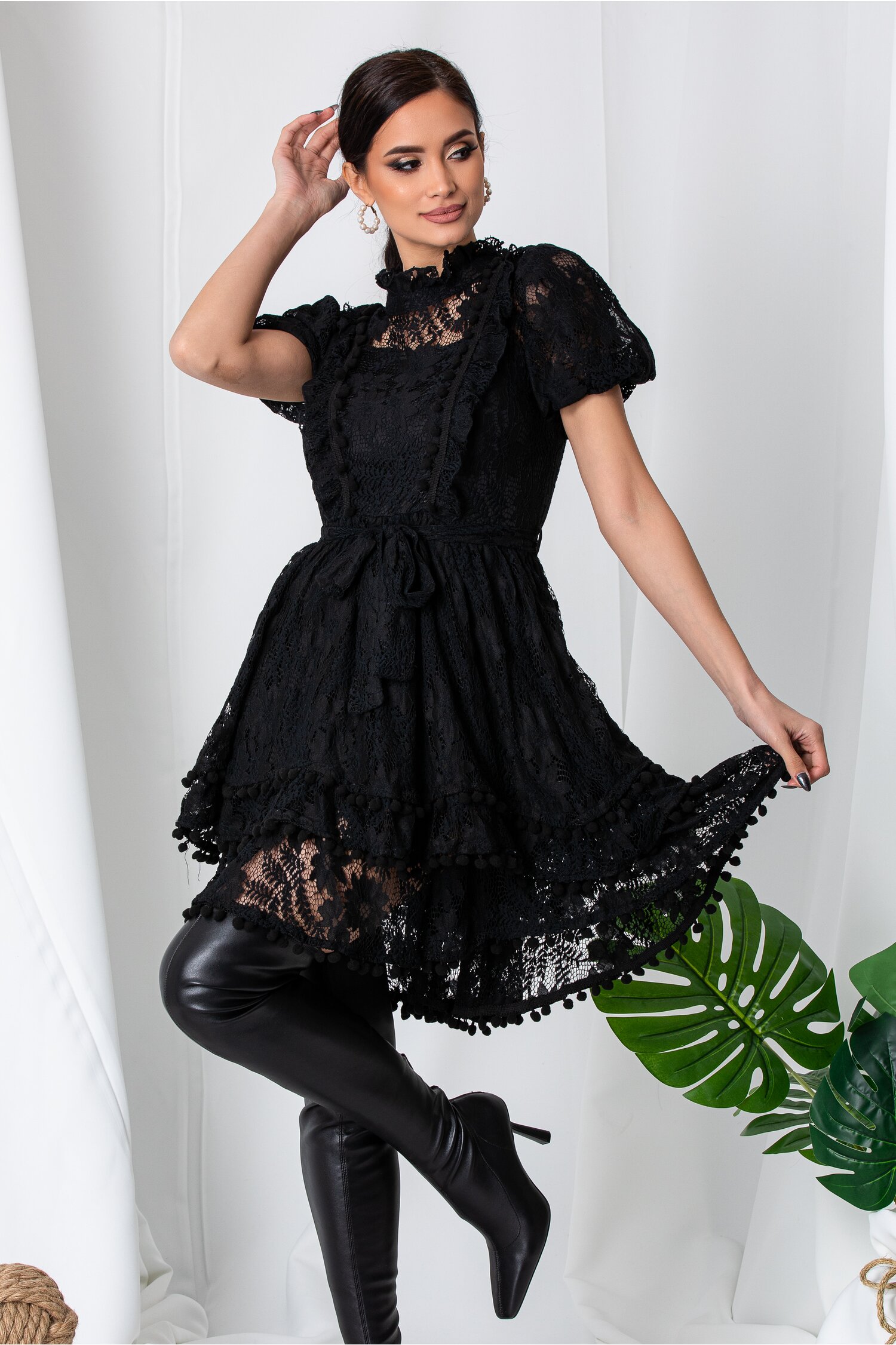 Rochie Ania neagra din dantela cu ciucuri