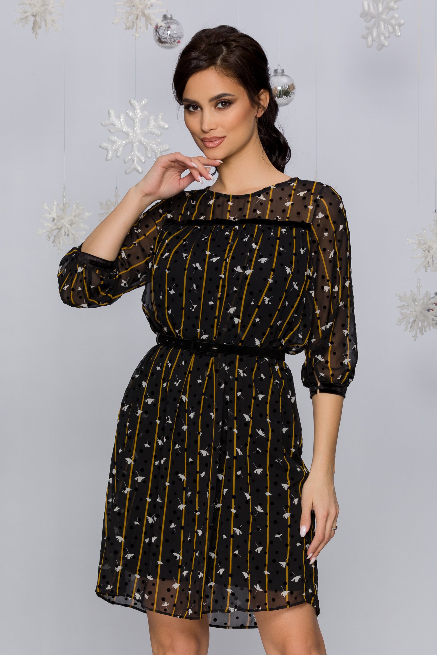 Rochie astrid neagra cu insertii catifelate si imprimeu divers galben mustar si alb