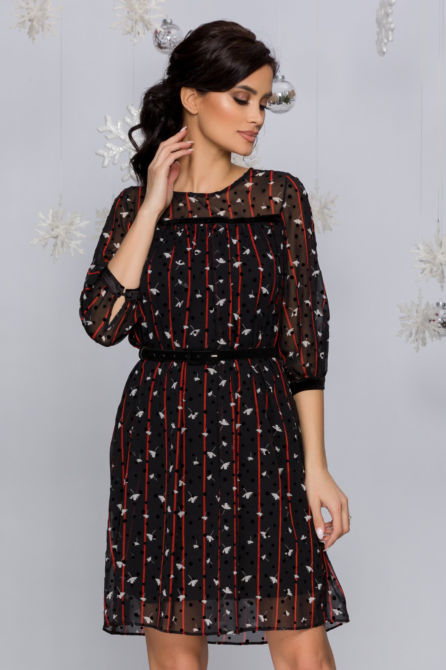 Rochie astrid neagra cu insertii catifelate si imprimeu divers rosu si alb