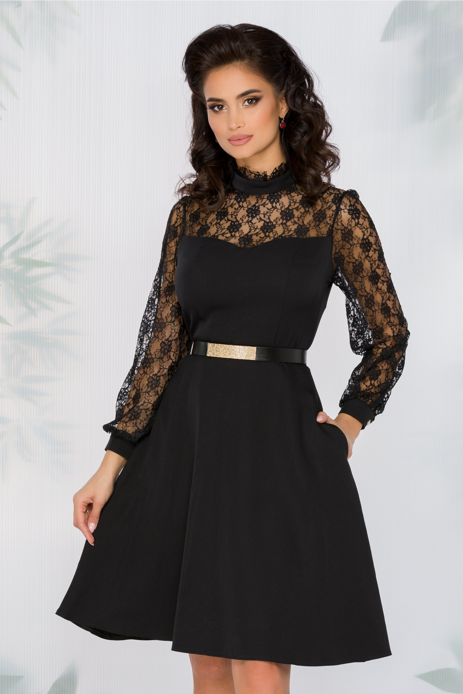 Rochie astrid neagra cu insertii din dantela