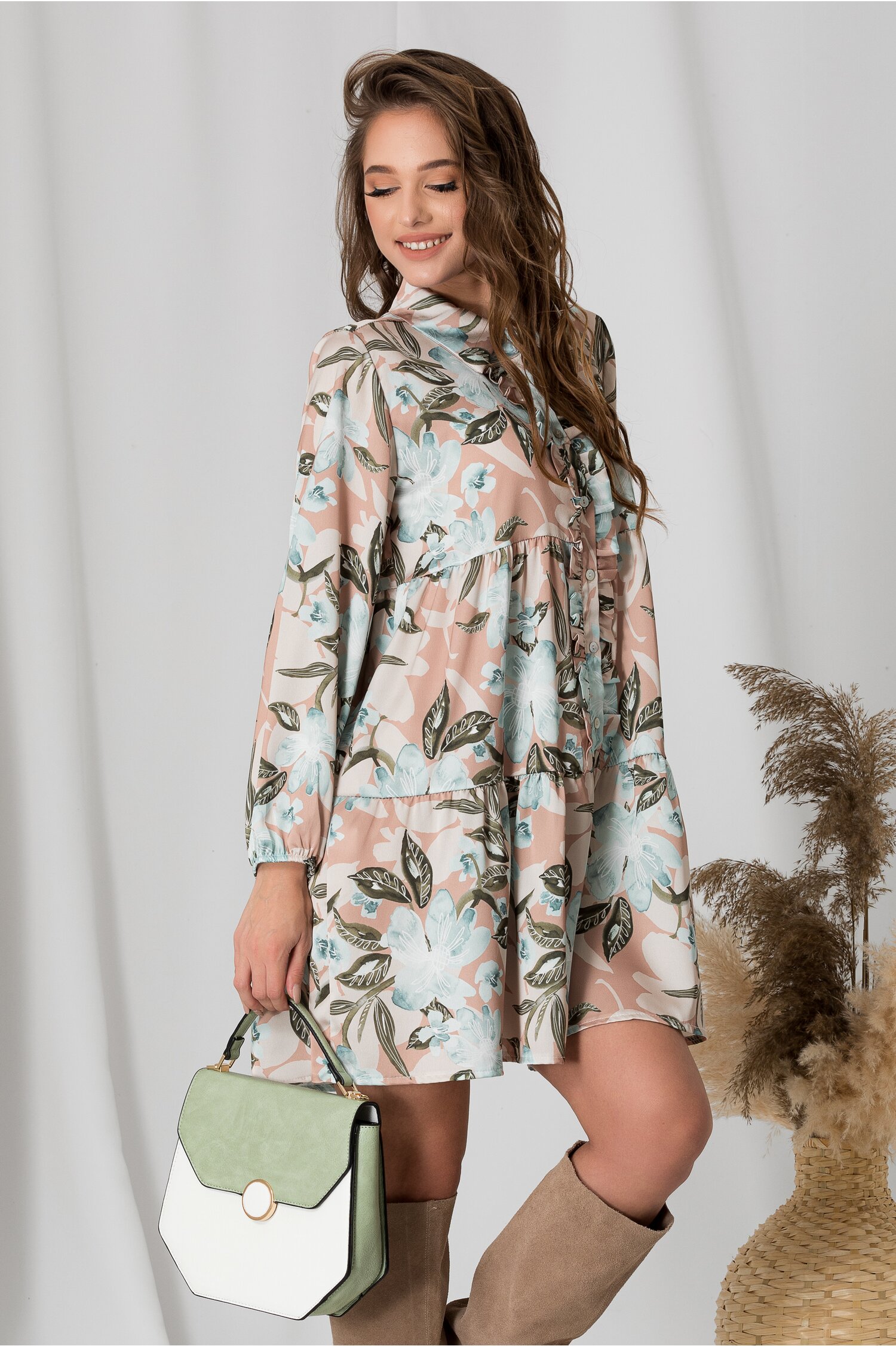 Rochie axi maro cu flori verzi si volanas la bust