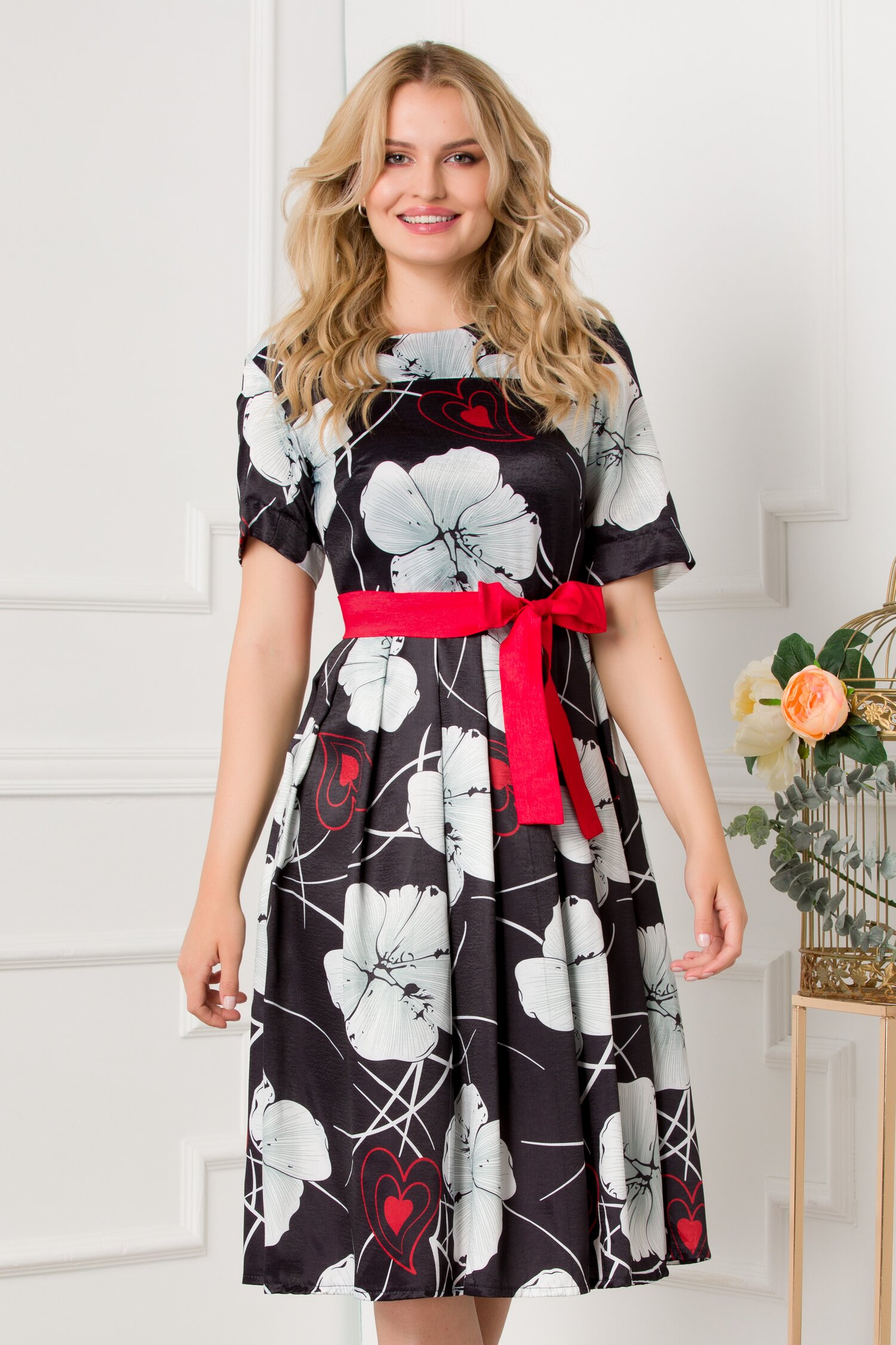 Rochie Barbara neagra cu imprimeu floral si cordon in talie