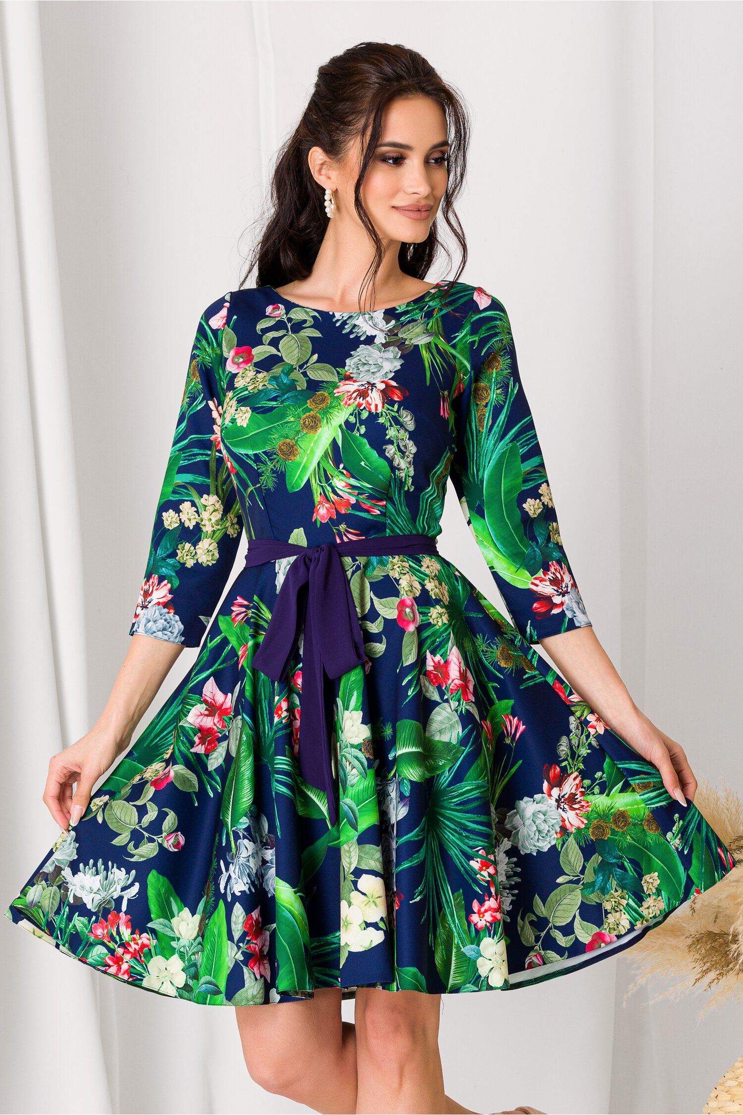 Rochie Bella bleumarin cu imprimeuri florale