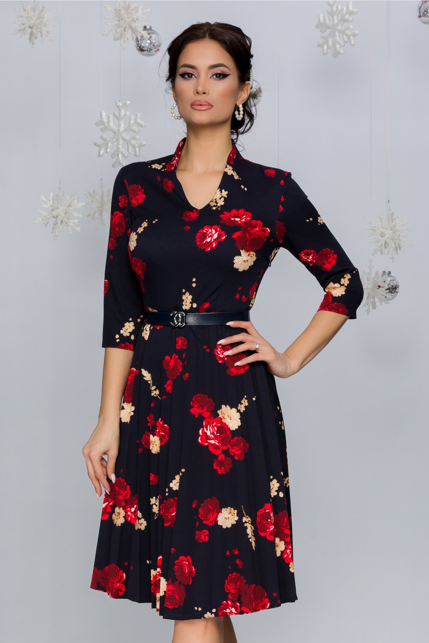 Rochie Celinda bleumarin cu imprimeu floral in nuante de rosu si auriu