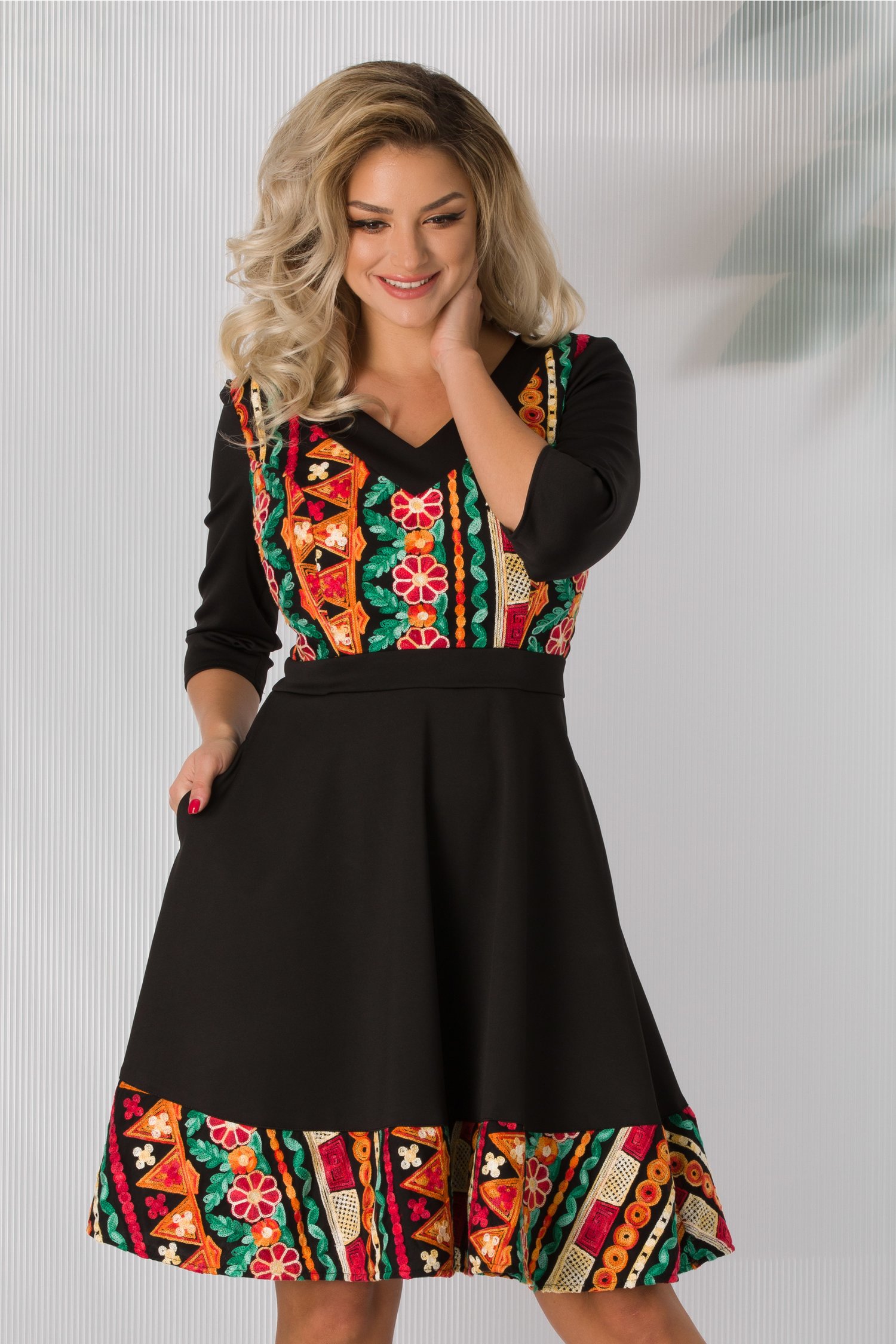 Rochie chery neagra cu broderie florala multicolora la bust si la baza