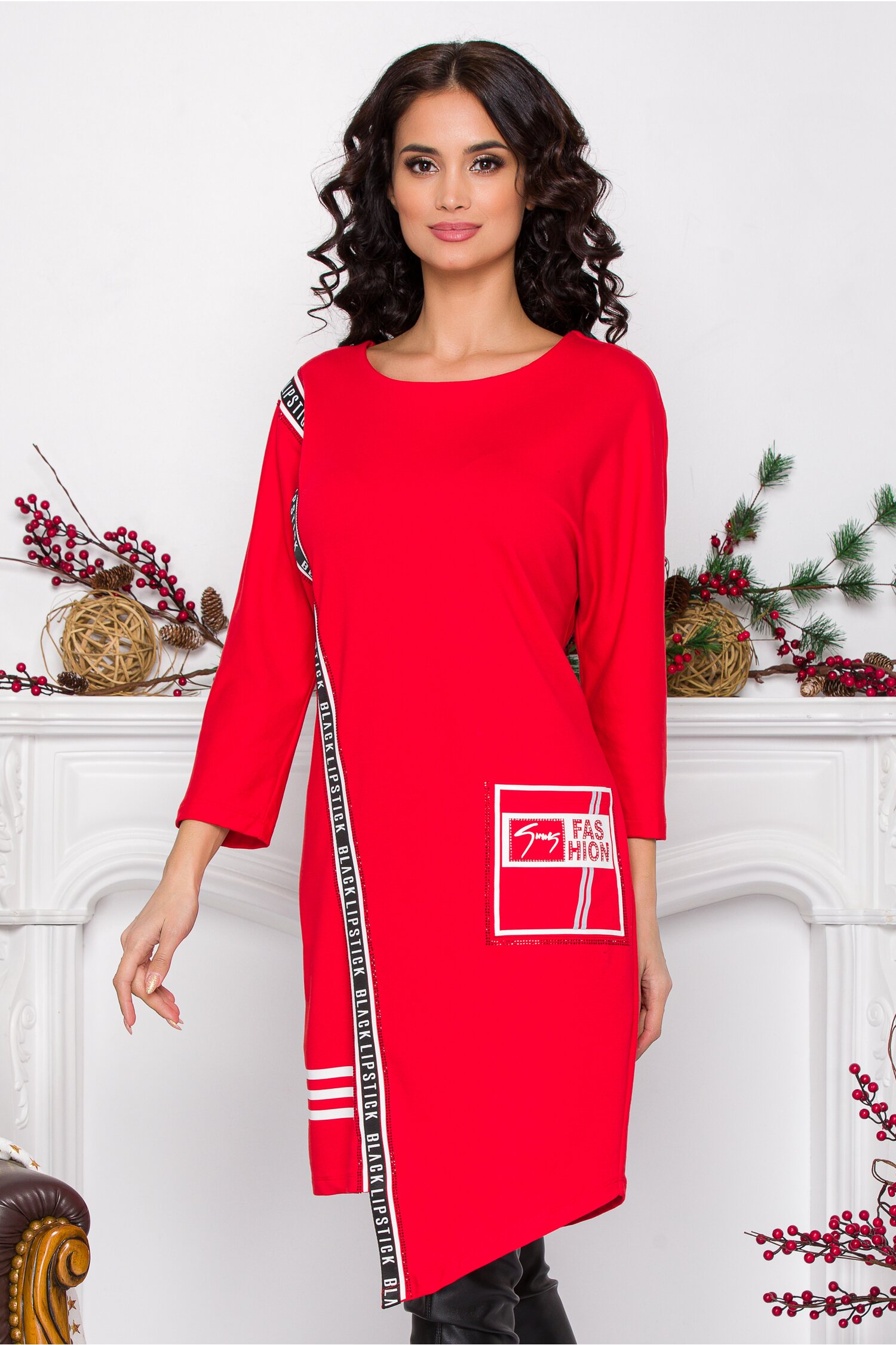 Rochie Chris casual rosie cu banda decorativa si design in colt la baza