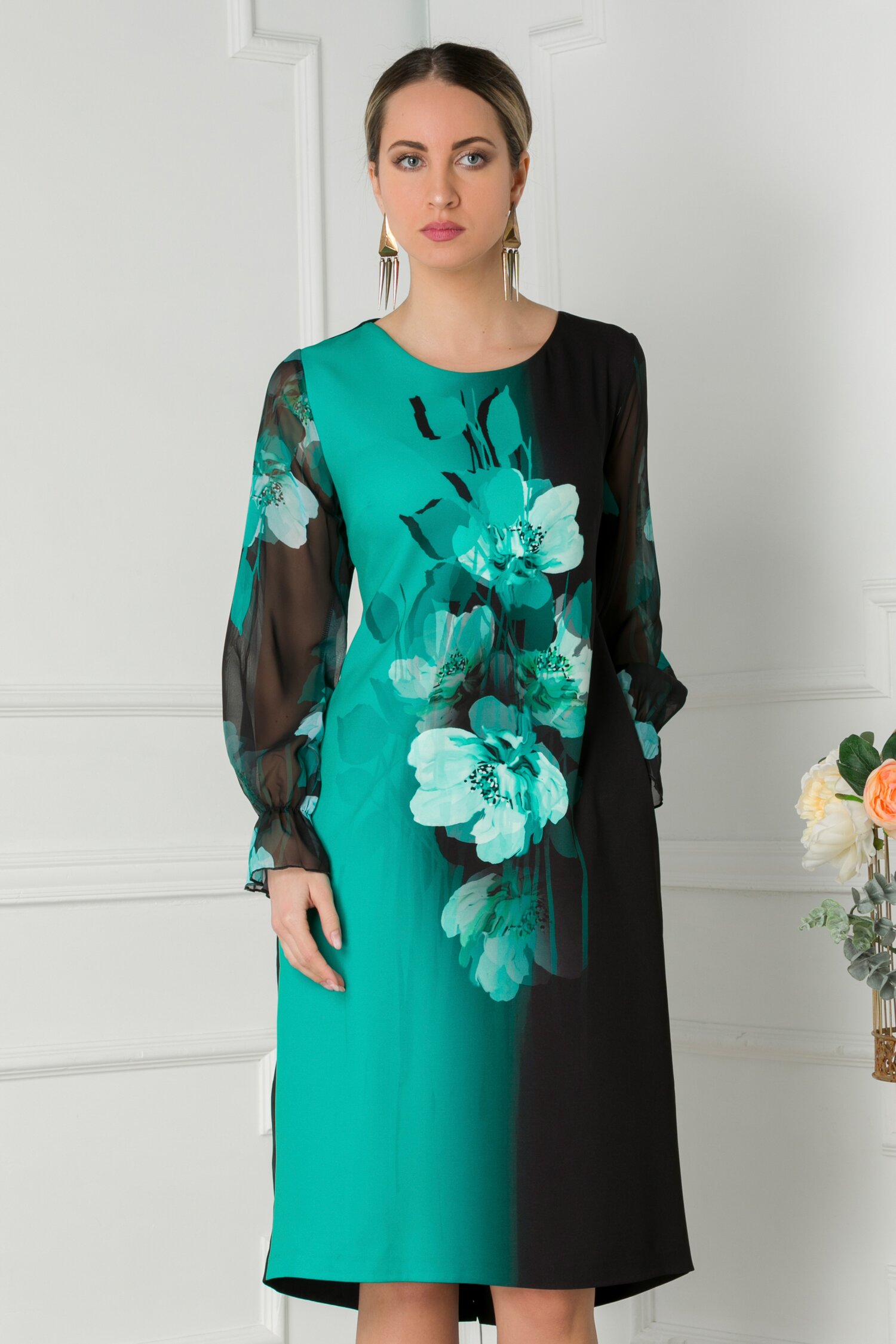 Rochie Clara neagra cu imprimeu floral turcoaz si maneci din voal