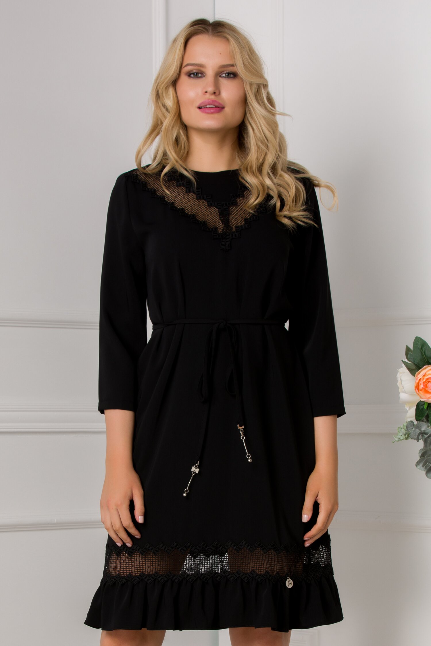 Rochie Corina neagra cu insertii din broderie