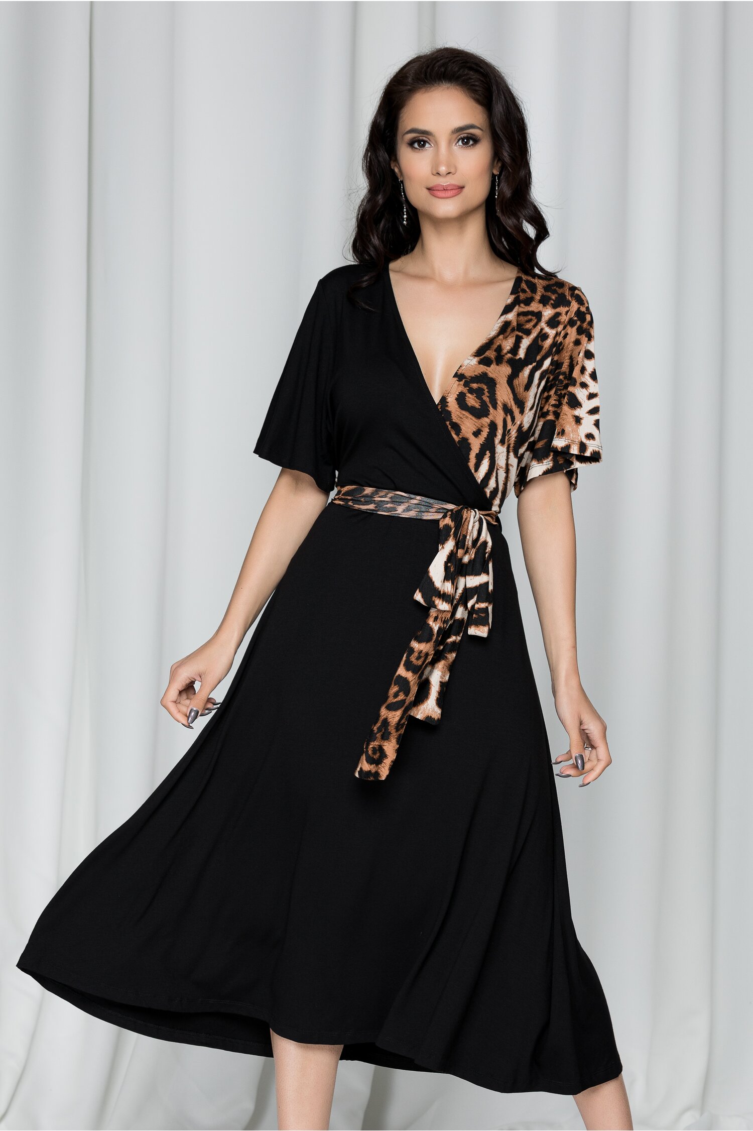 Rochie Cornelia cu decolteu petrecut in v si animal print