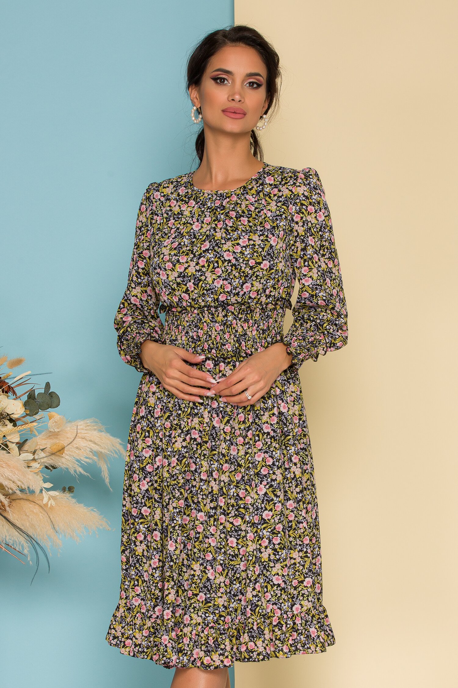 Rochie Dara neagra cu imprimeuri florale roz