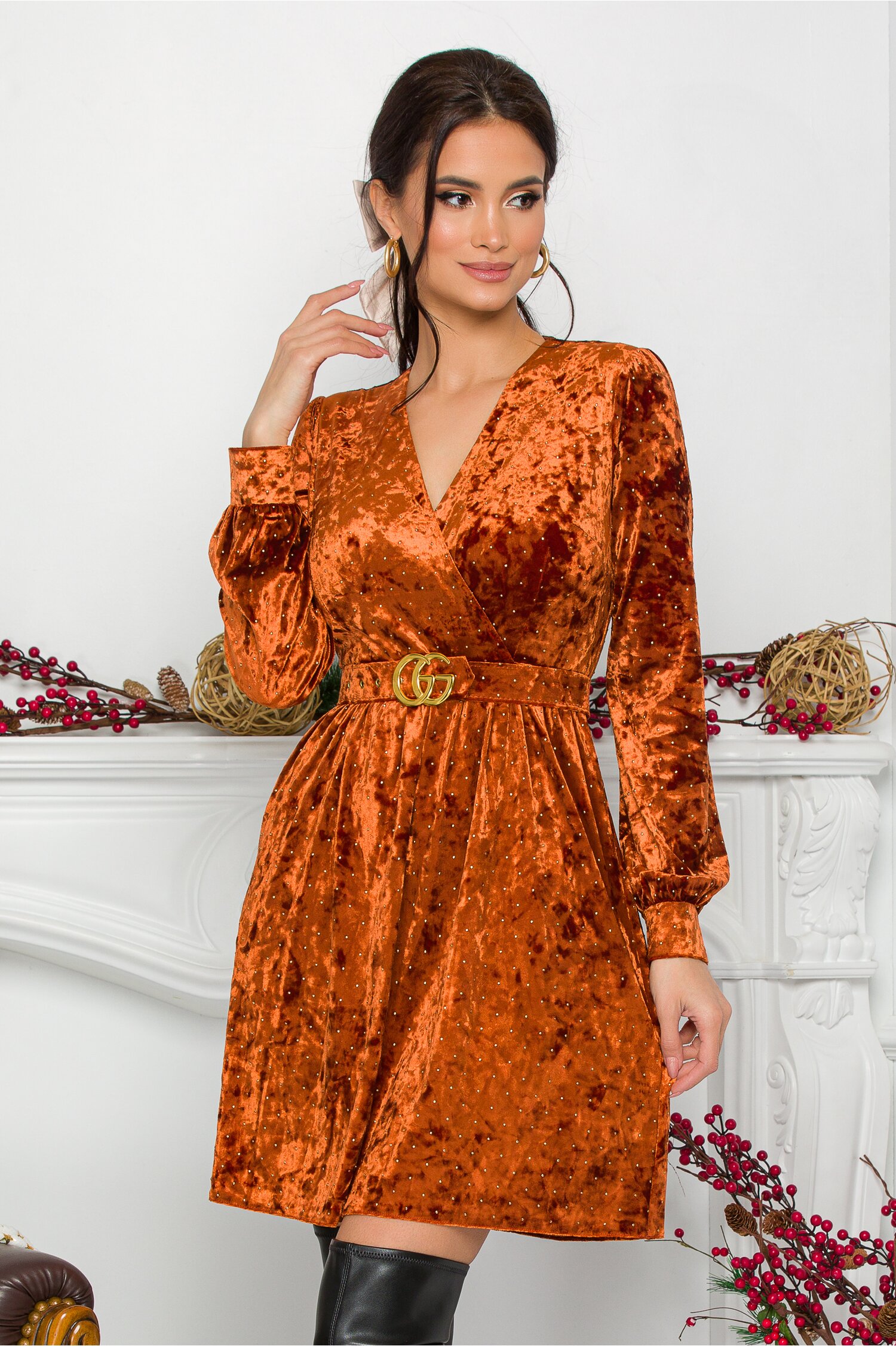 Rochie Dora caramizie din catifea cu insertii aurii