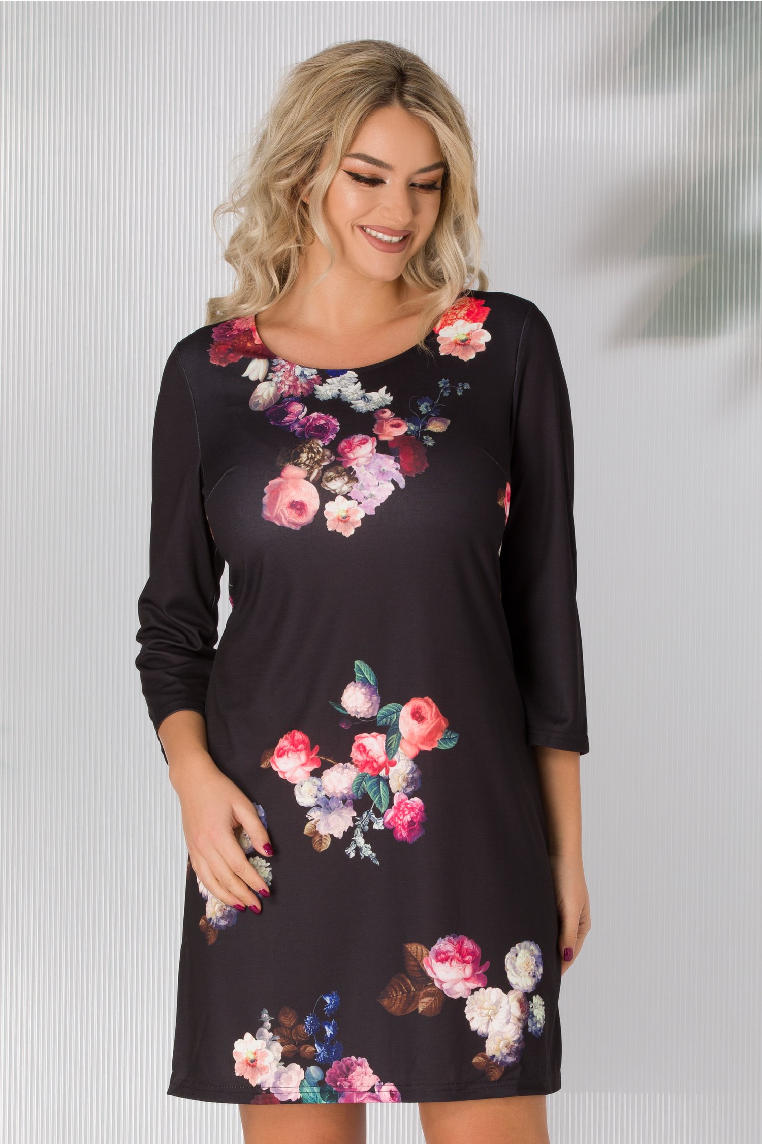 Rochie dorina neagra cu trandafiri roz