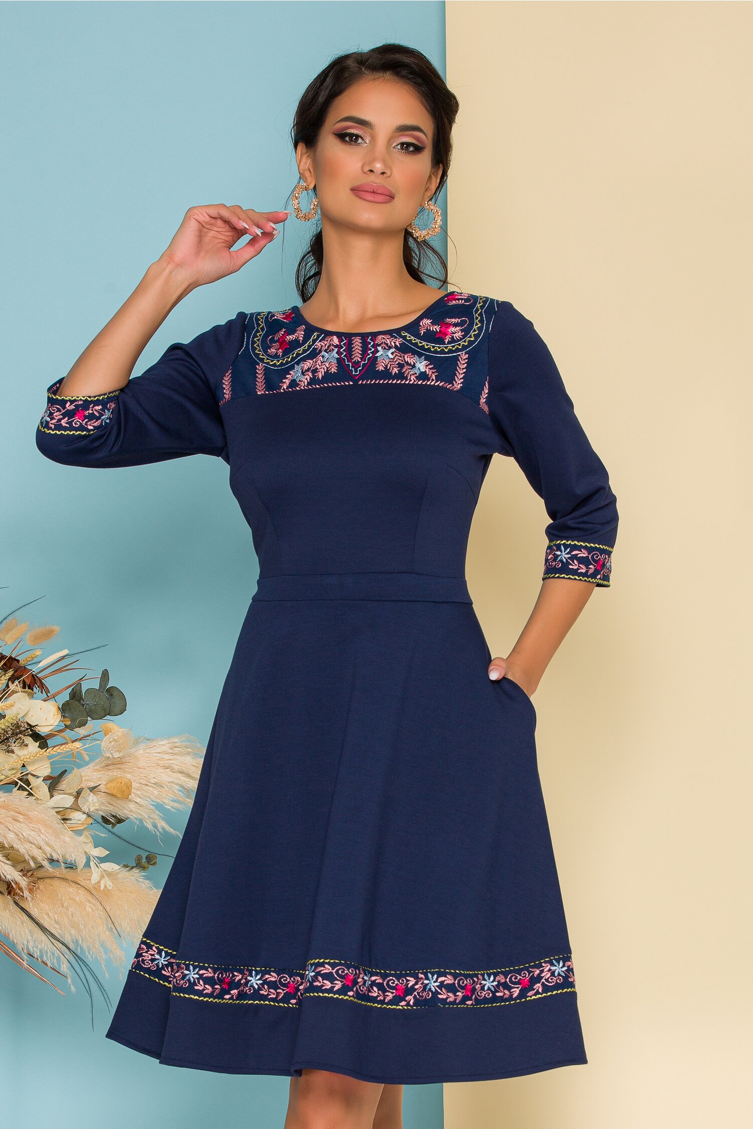 Rochie Ella Collection Ani bleumarin cu broderie in nuanta de roz