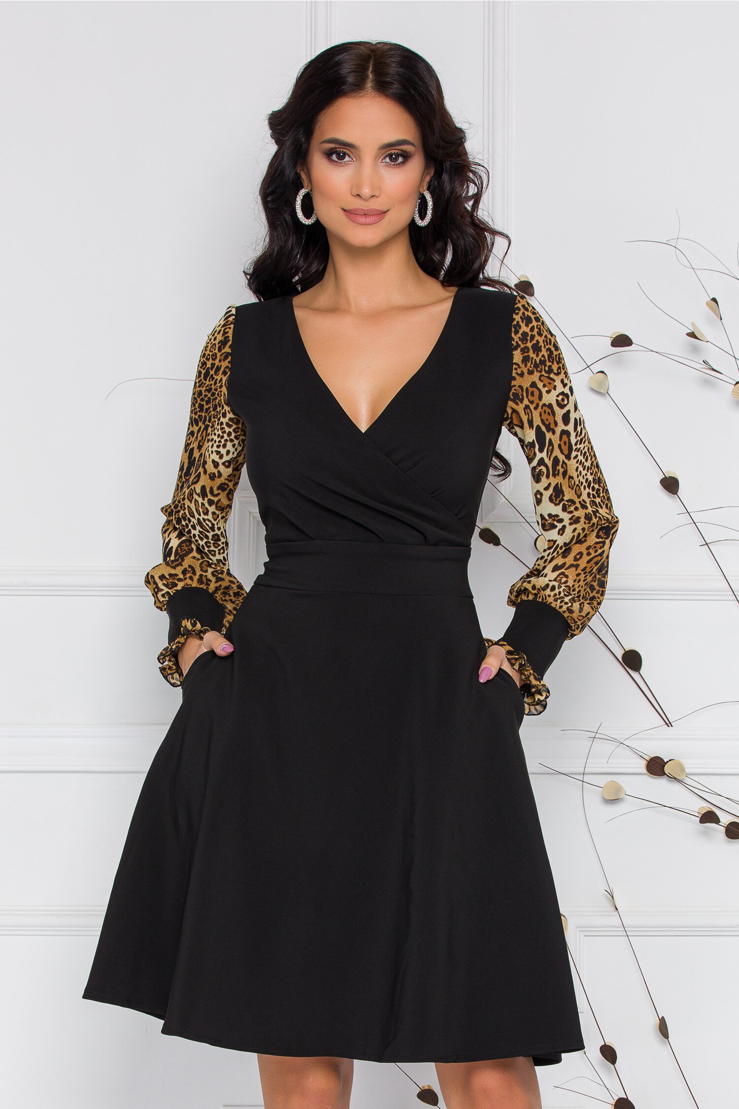 Rochie Ella Collection Briana neagra cu animal print maro la maneci