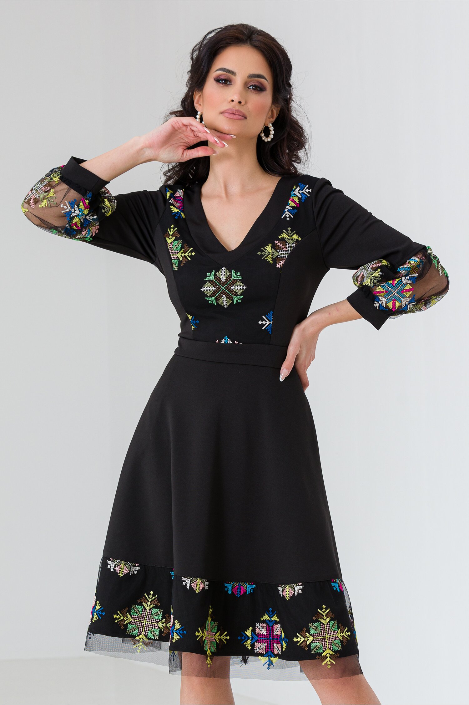 Rochie ella collection cher neagra cu broderie colorata