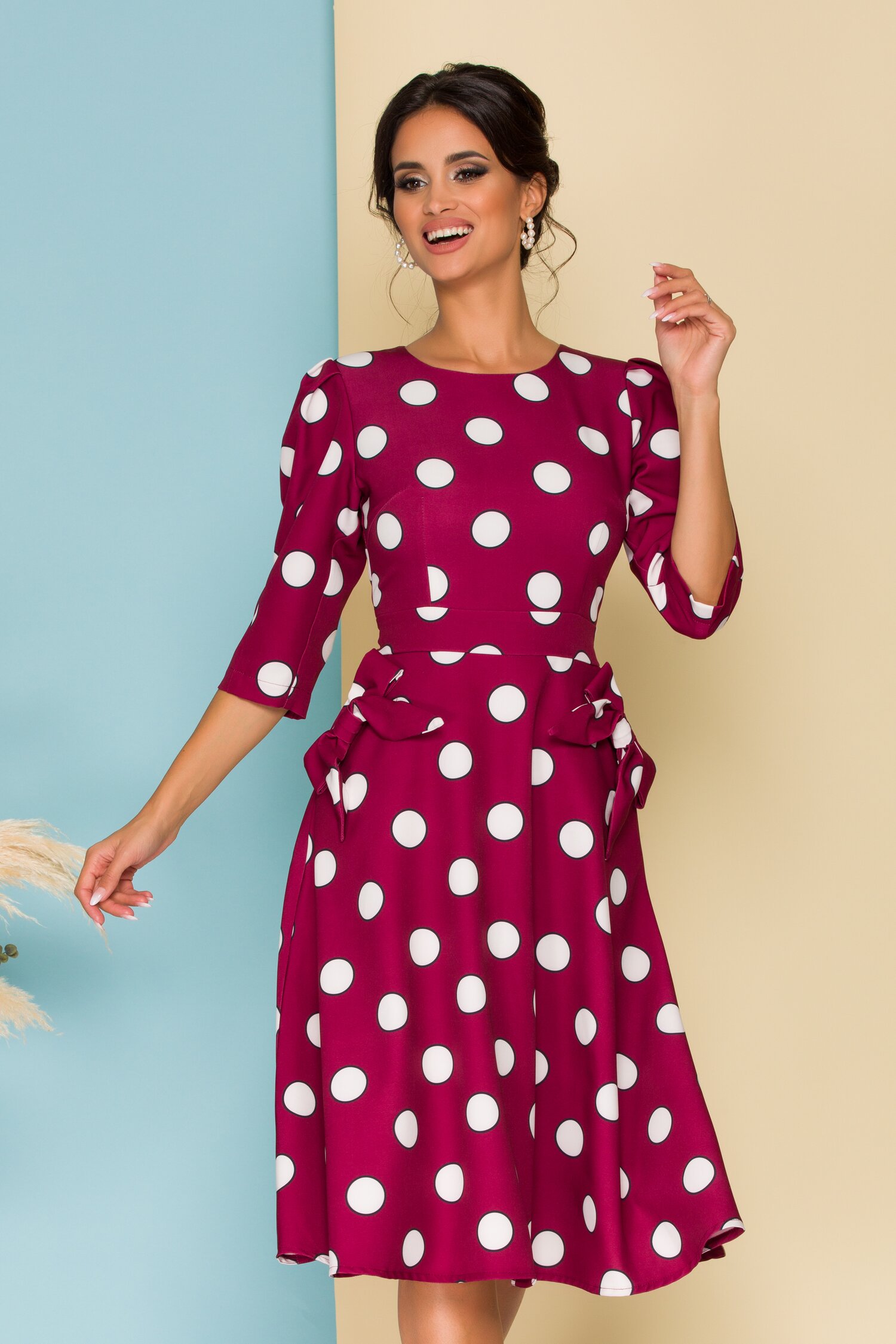 Rochie Ella Collection Quinn bordo cu buline si fundite la buzunare