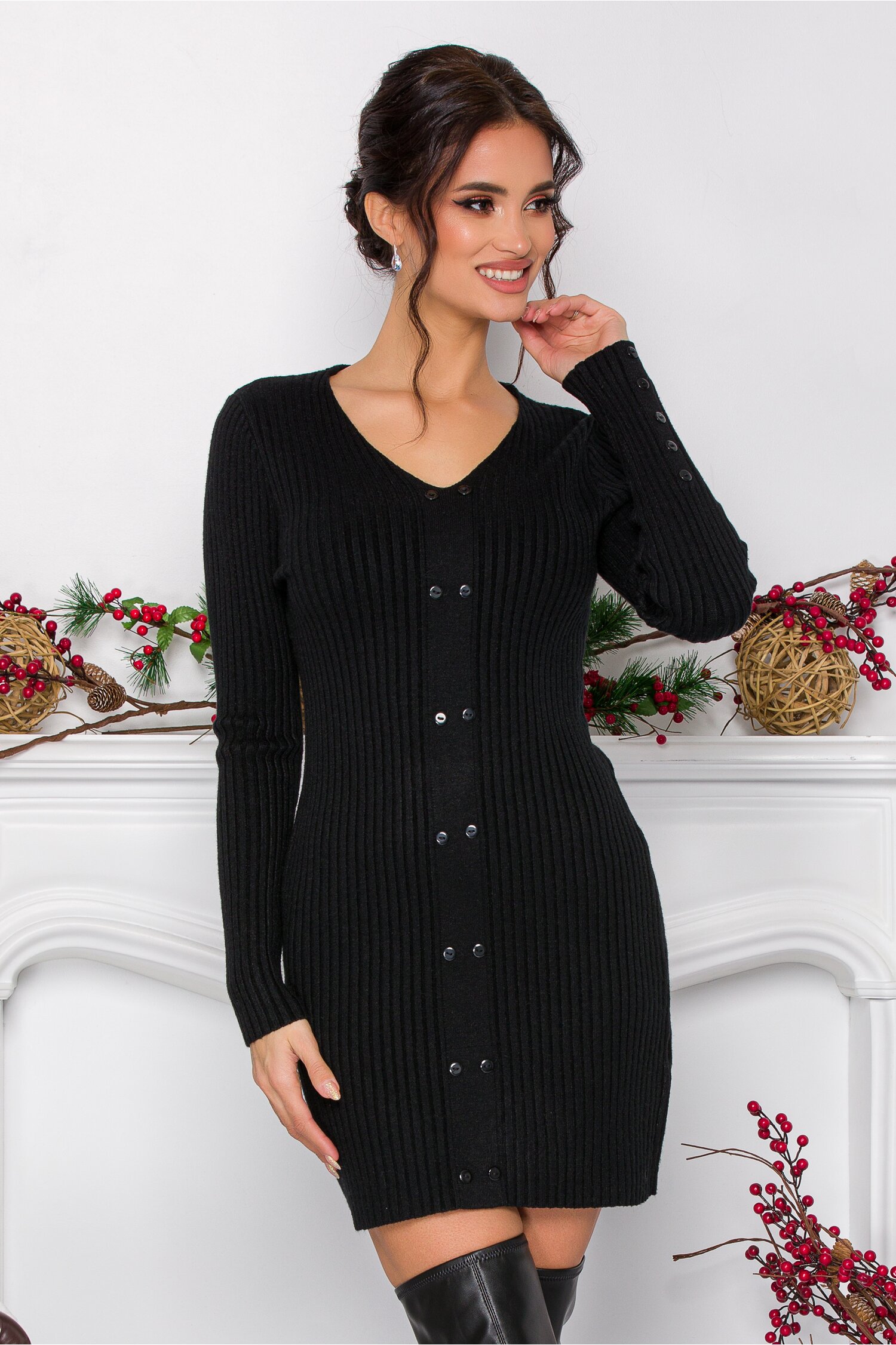 Rochie Emilly neagra din tricot reiat cu nasturi decorativi