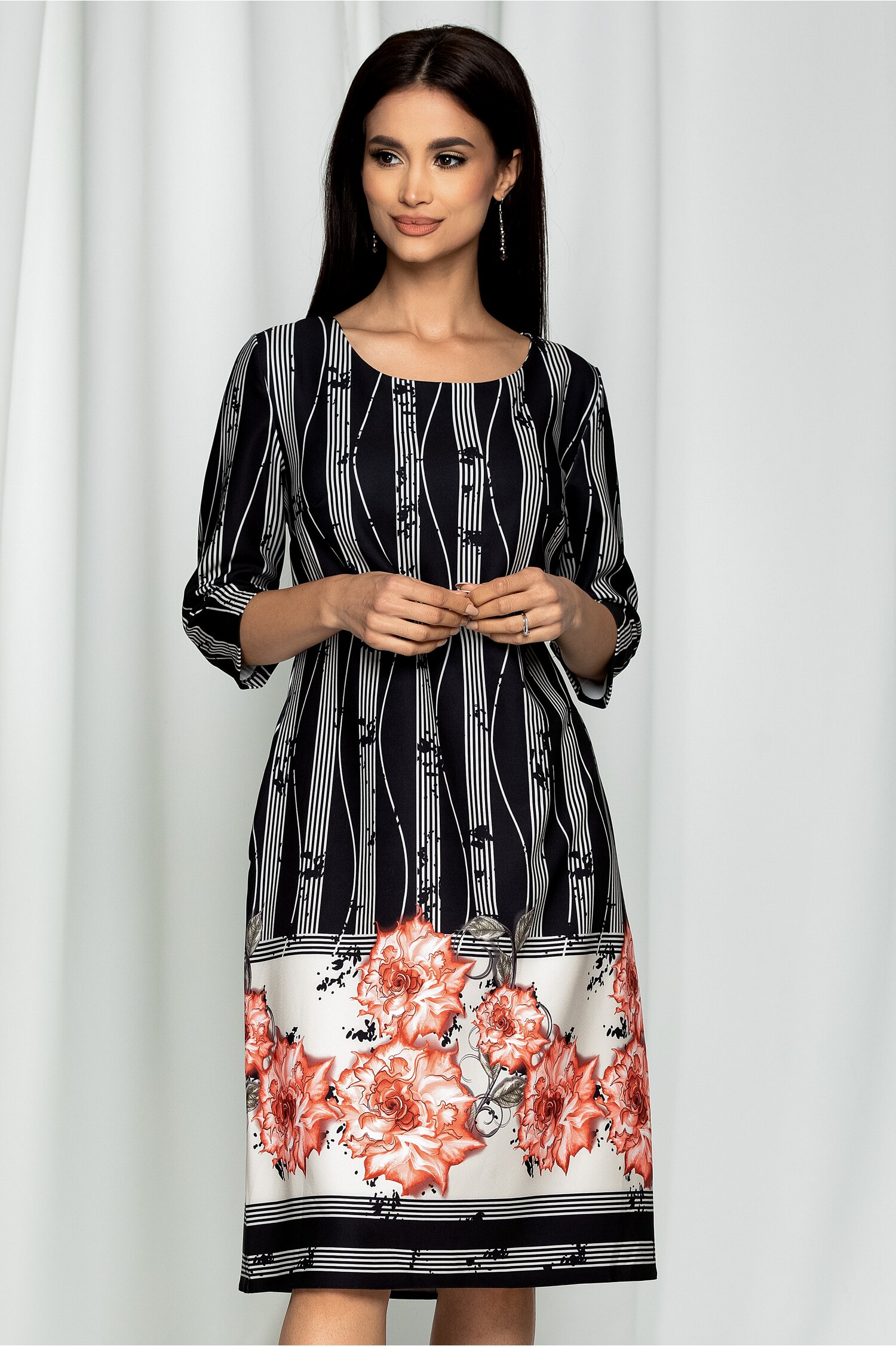 Rochie ester neagra cu imprimeu floral corai si dungi