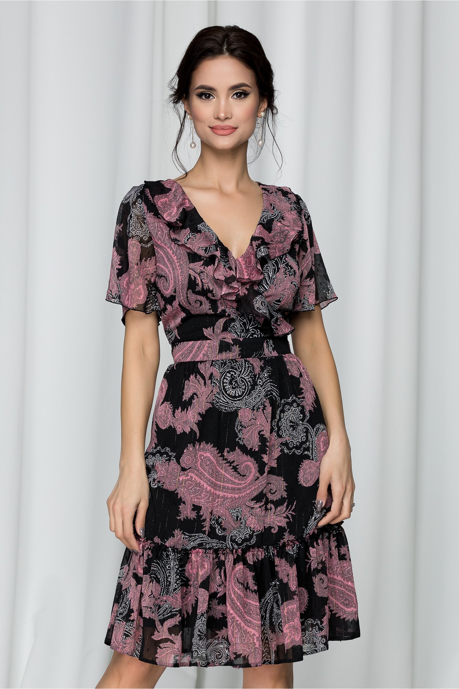 Rochie Felly neagra cu imprimeu floral roz si insertii stralucitoare